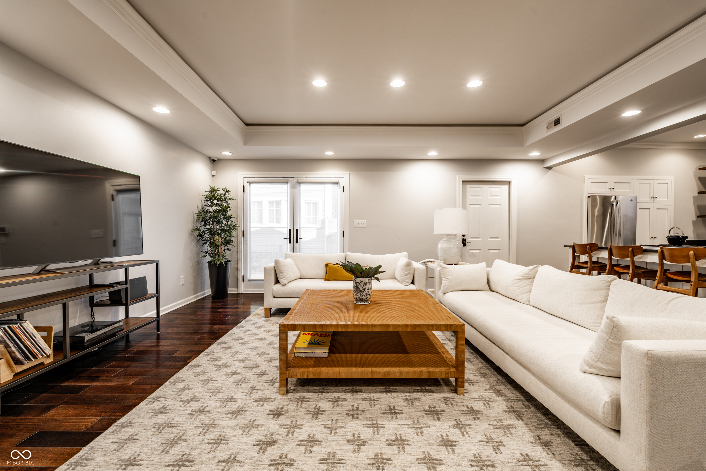 648 E Saint Clair Street