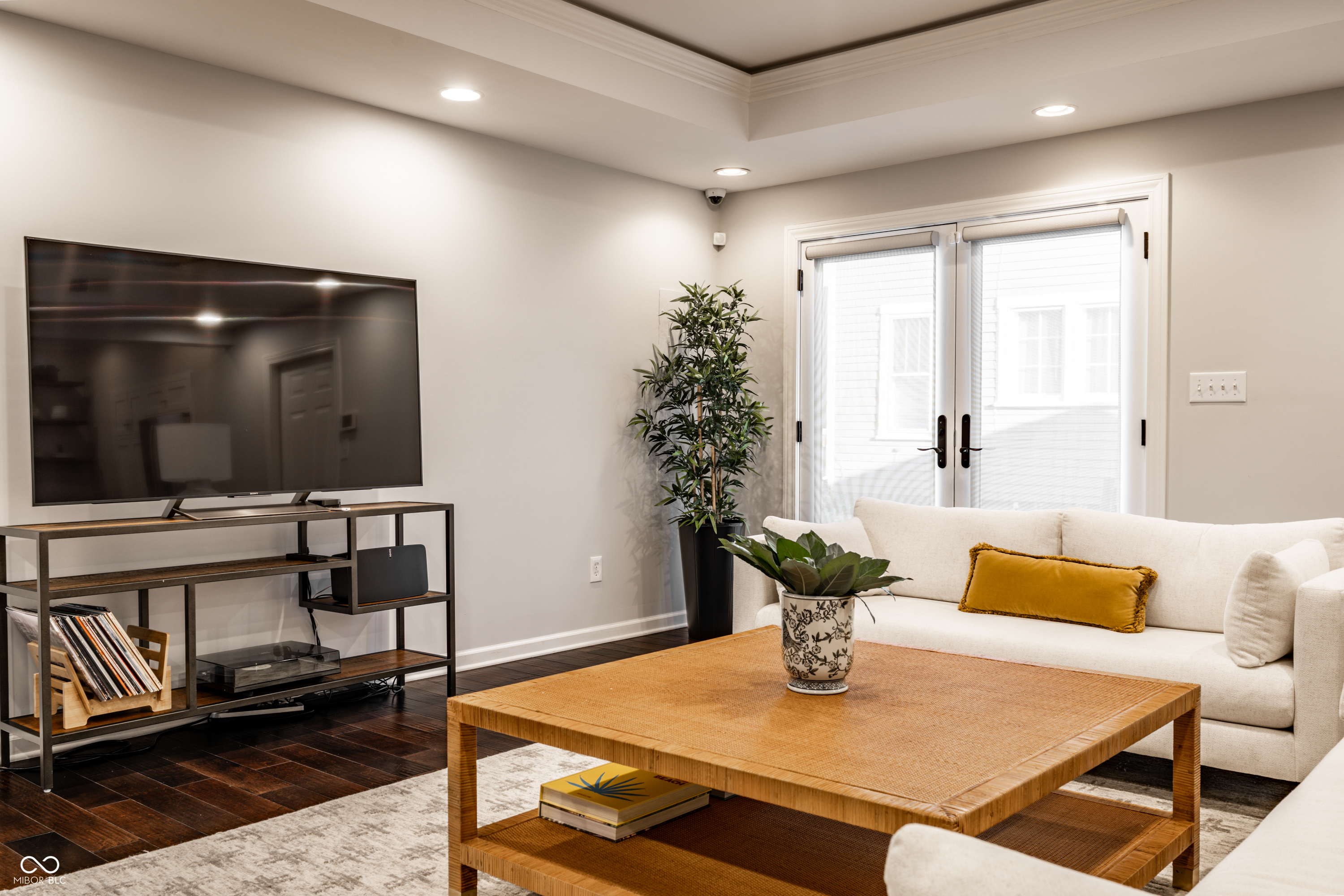 648 E Saint Clair Street