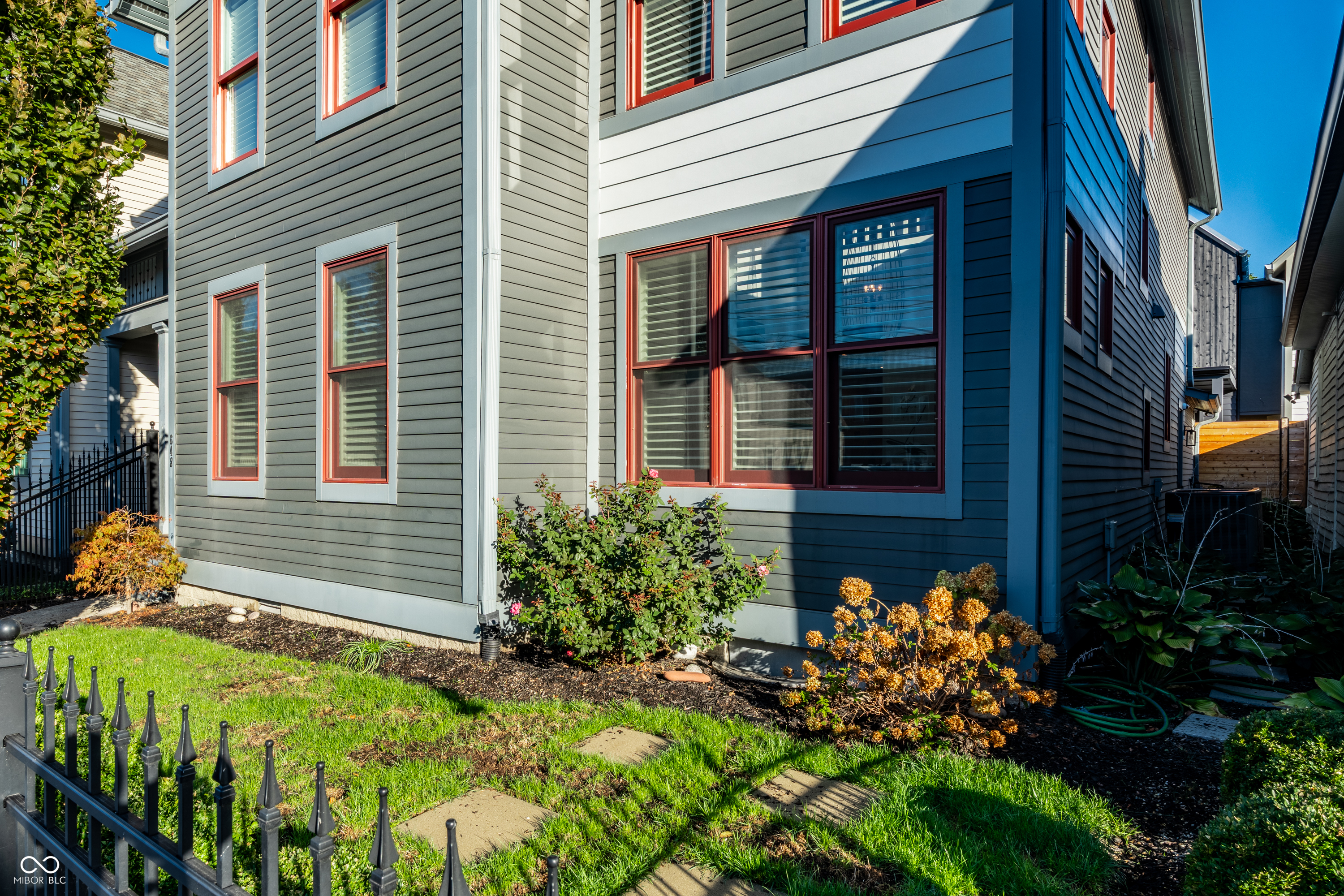 648 E Saint Clair Street