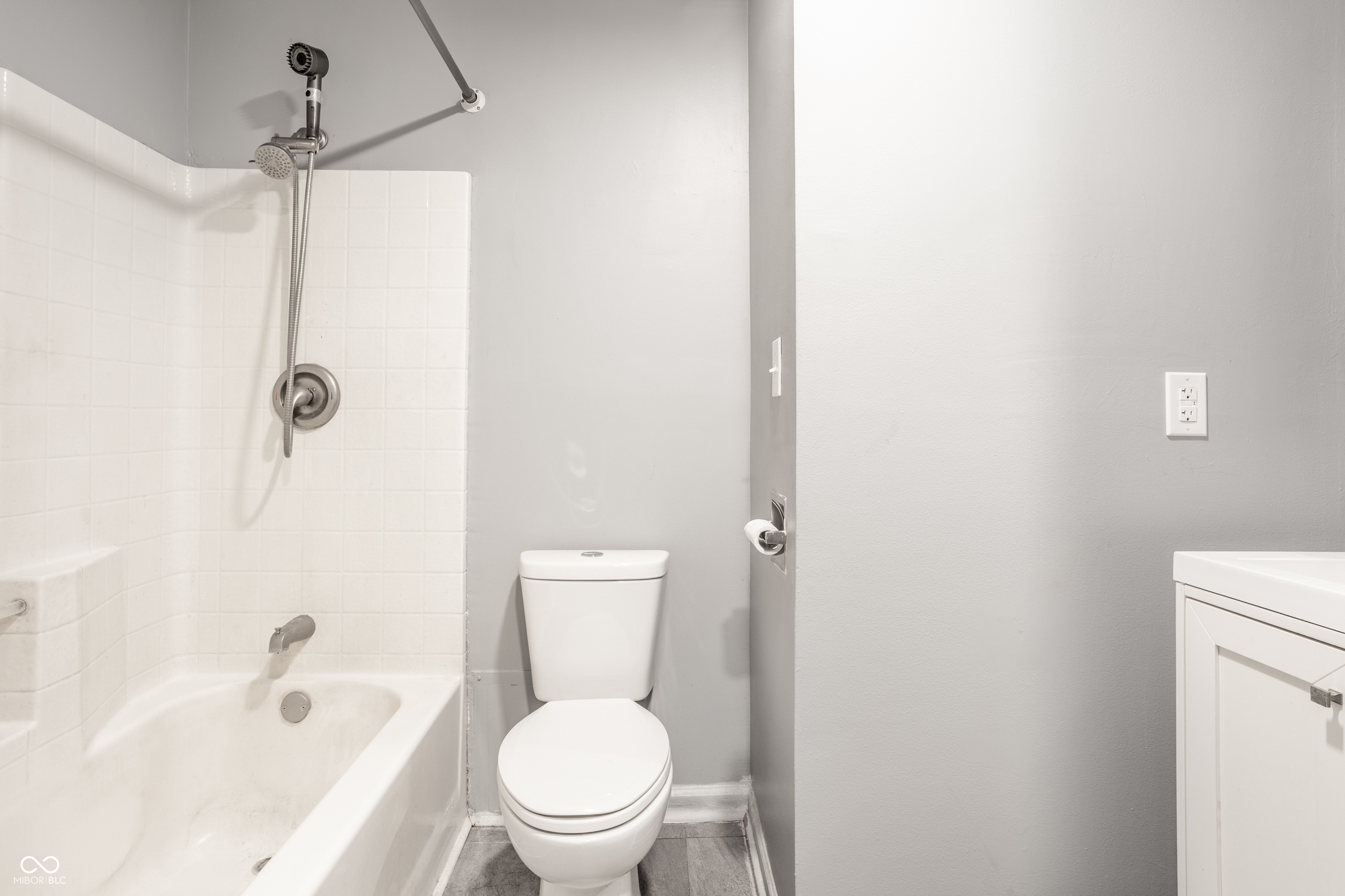 596 Christian Avenue