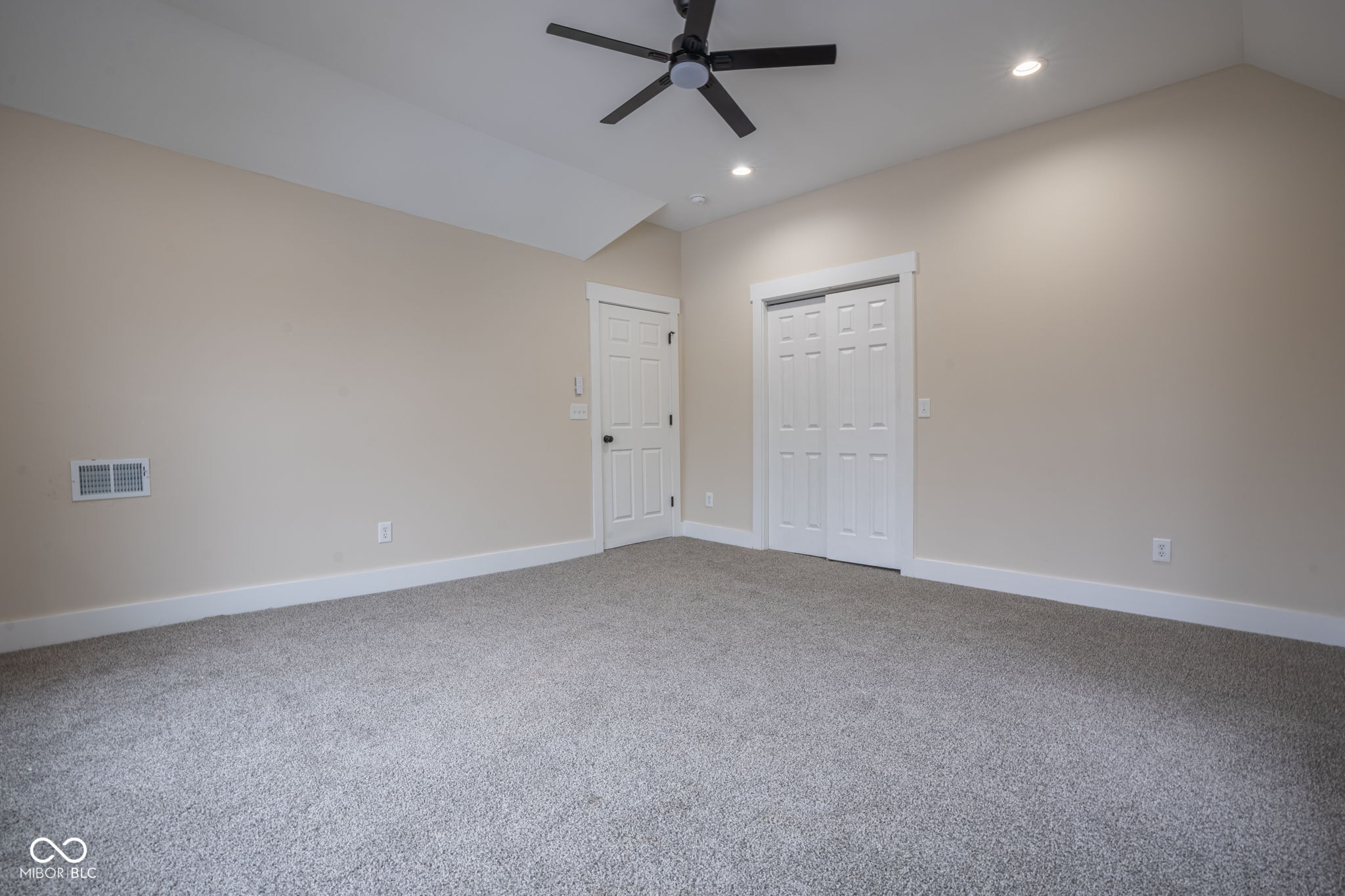 5511 E University Avenue