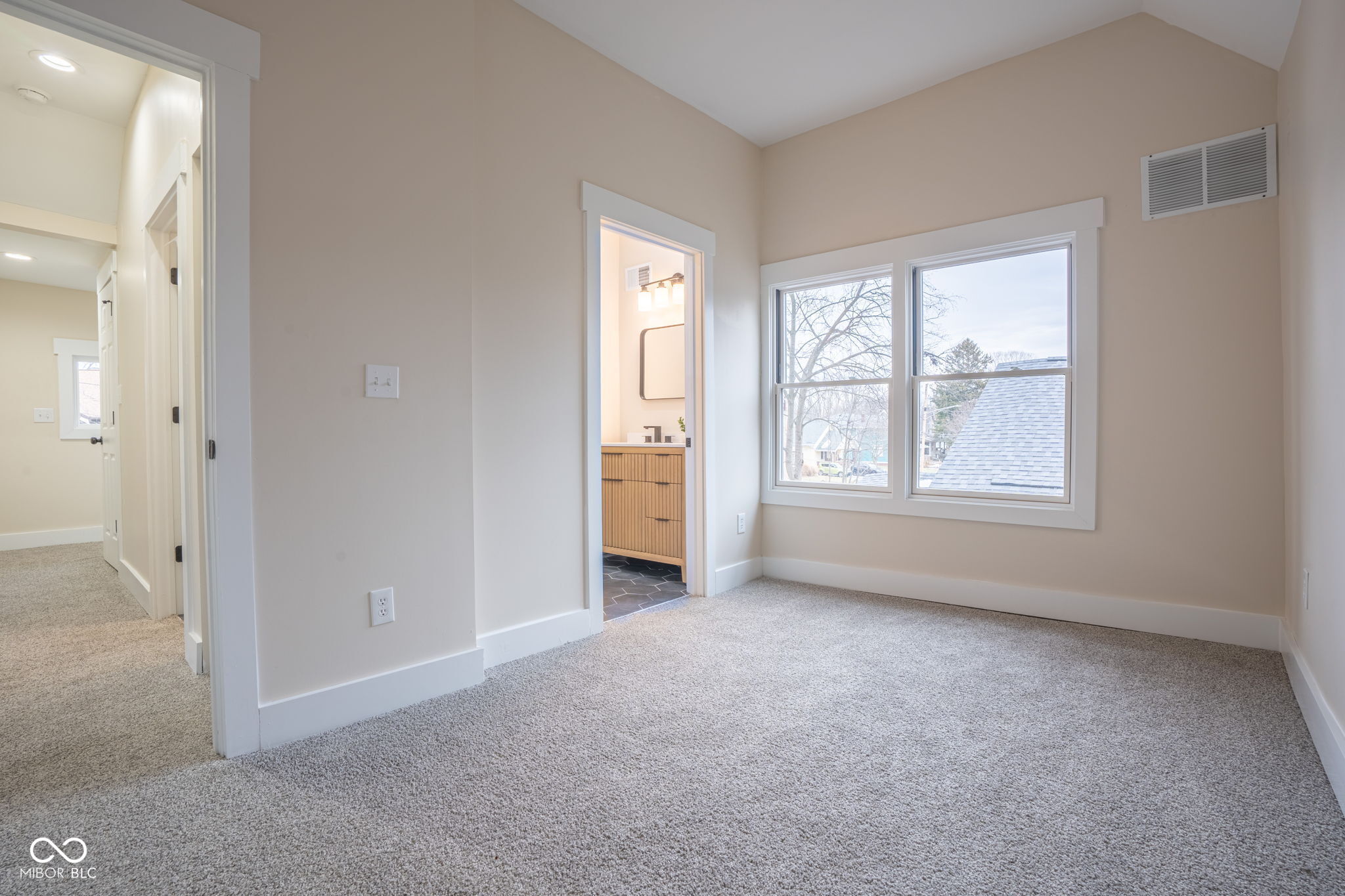 5511 E University Avenue