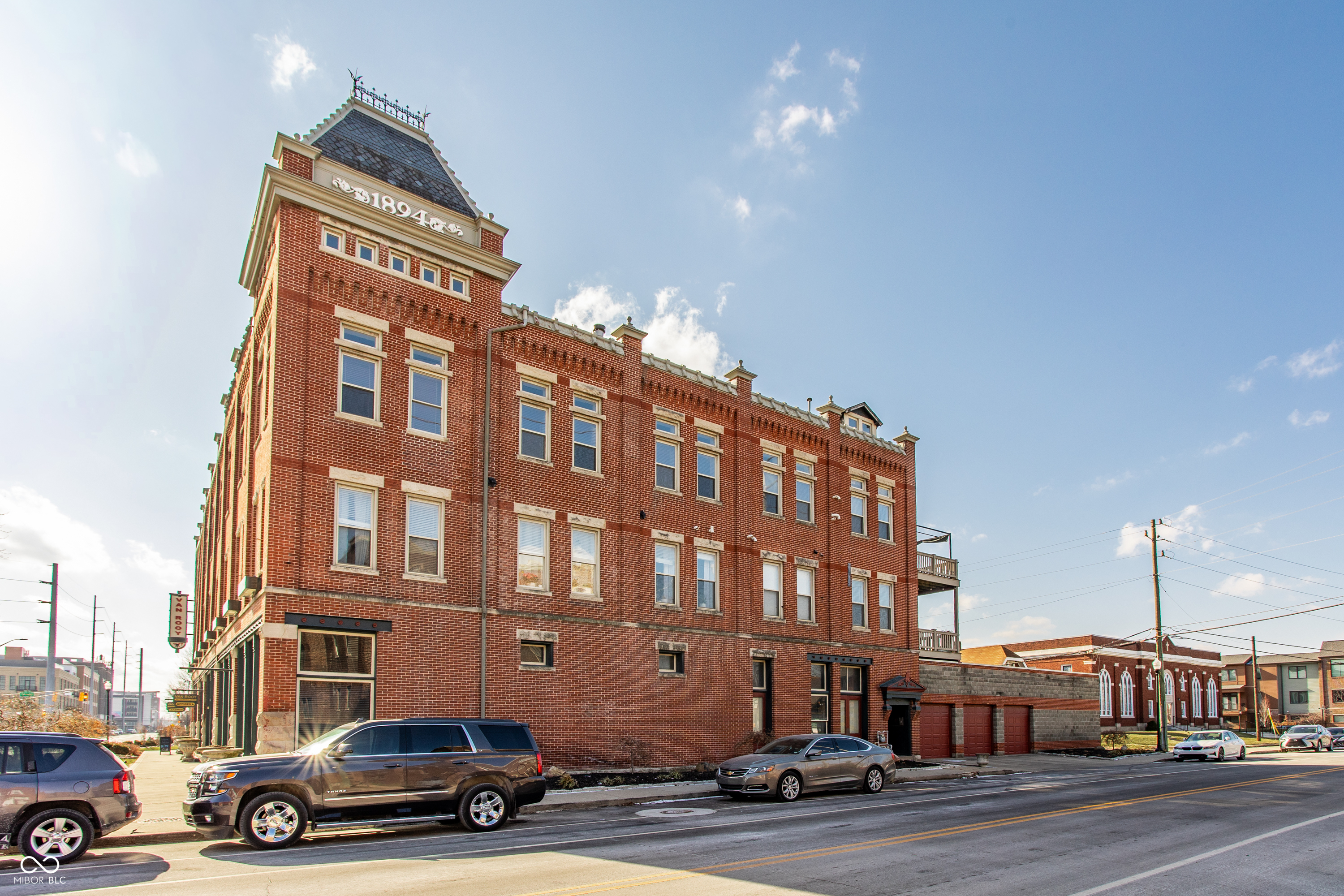 647 E 11th Street Unit: 4
