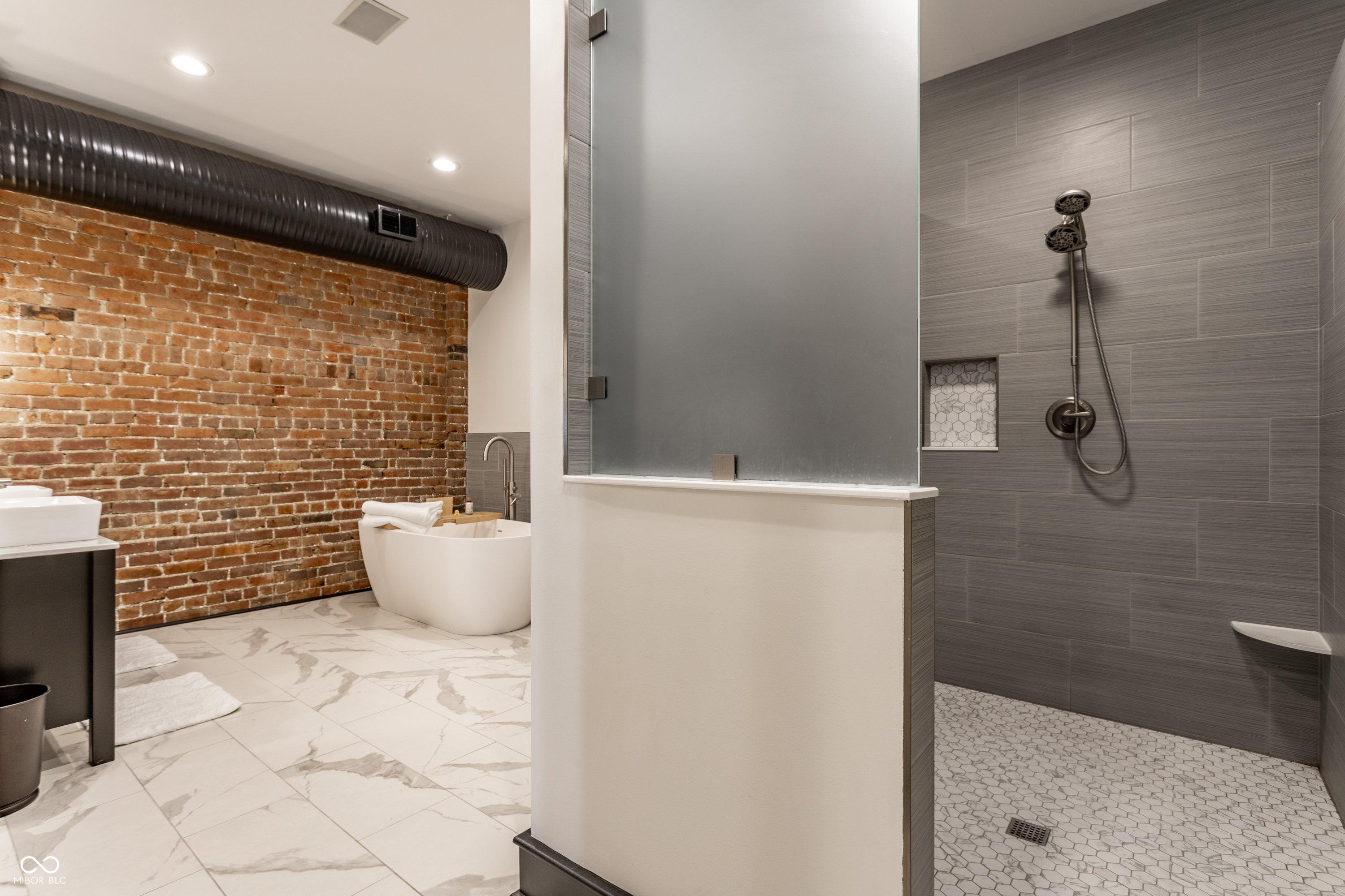 647 E 11th Street Unit: 4