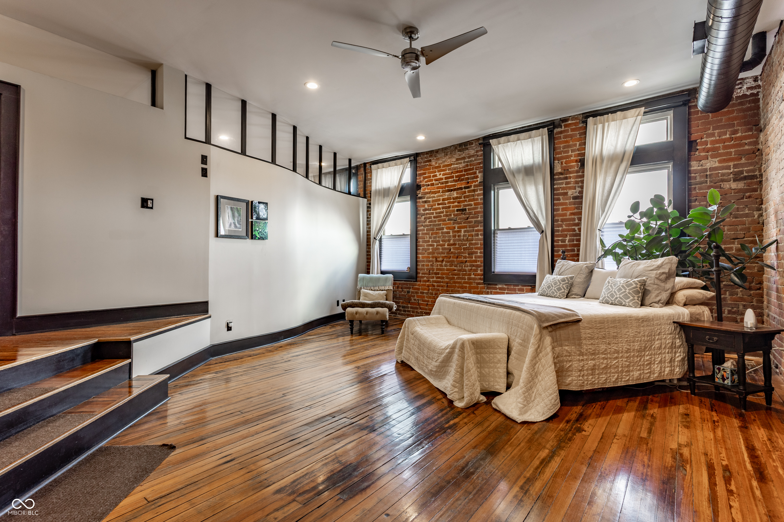 647 E 11th Street Unit: 4