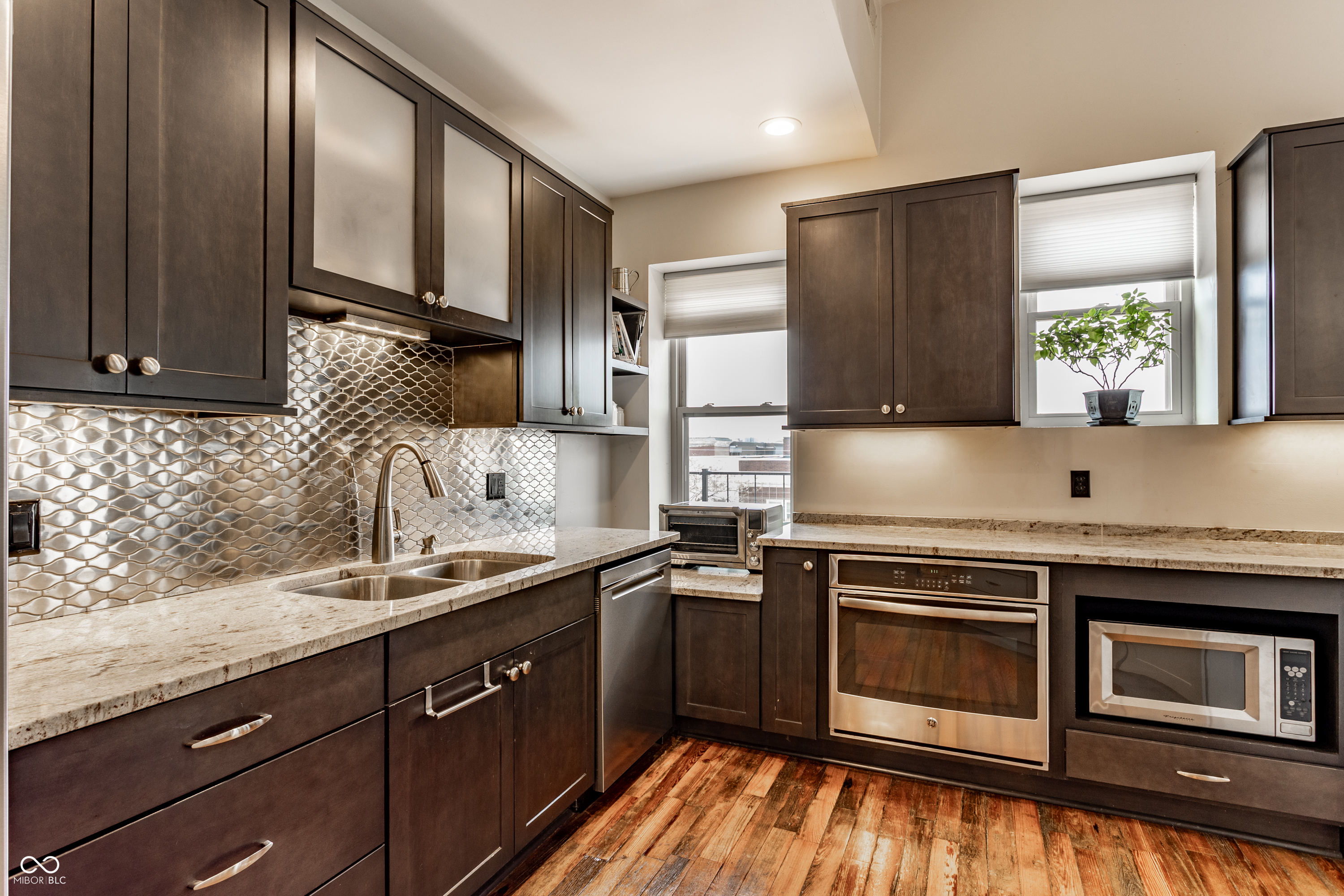 647 E 11th Street Unit: 4