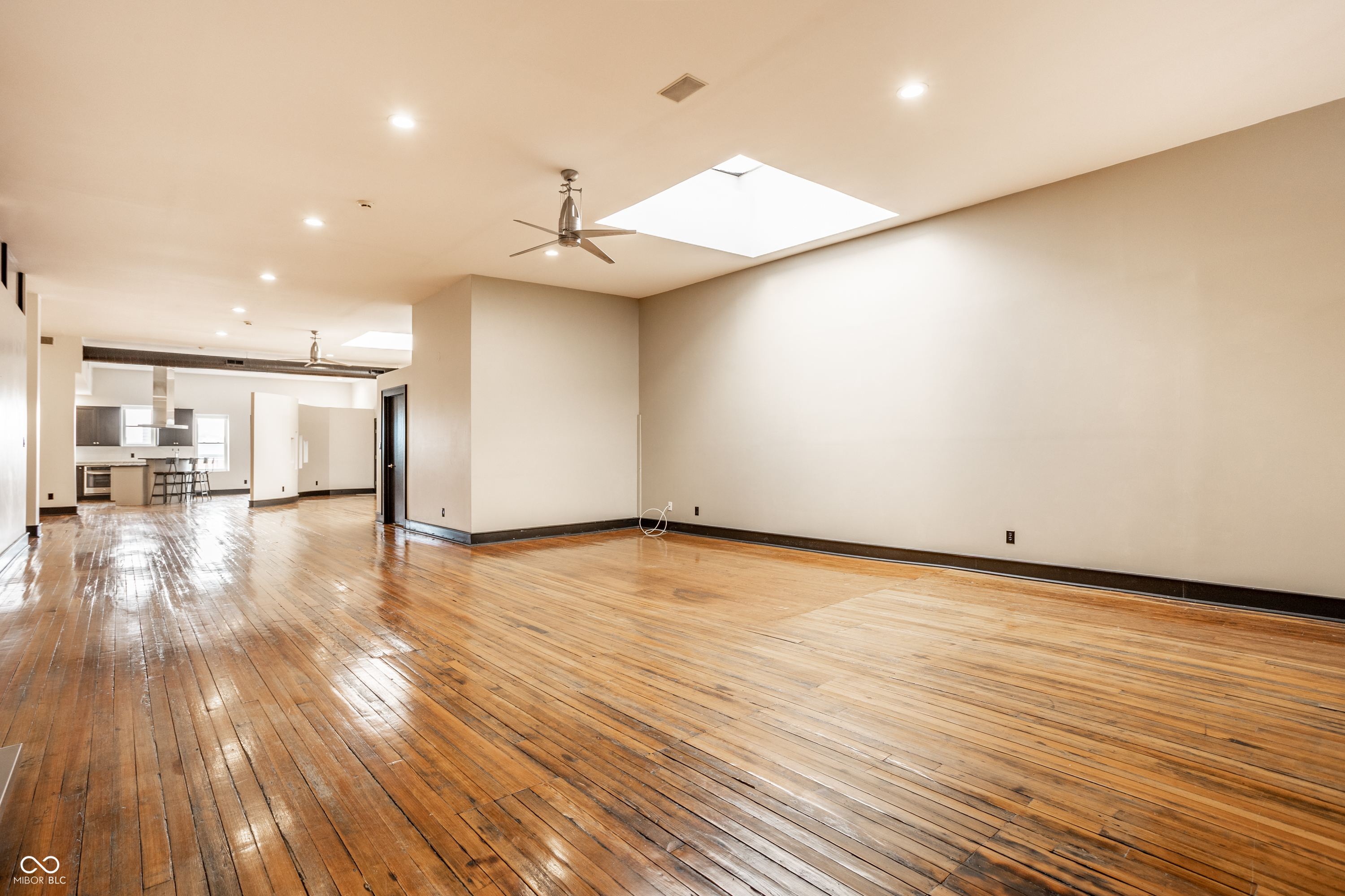 647 E 11th Street Unit: 4