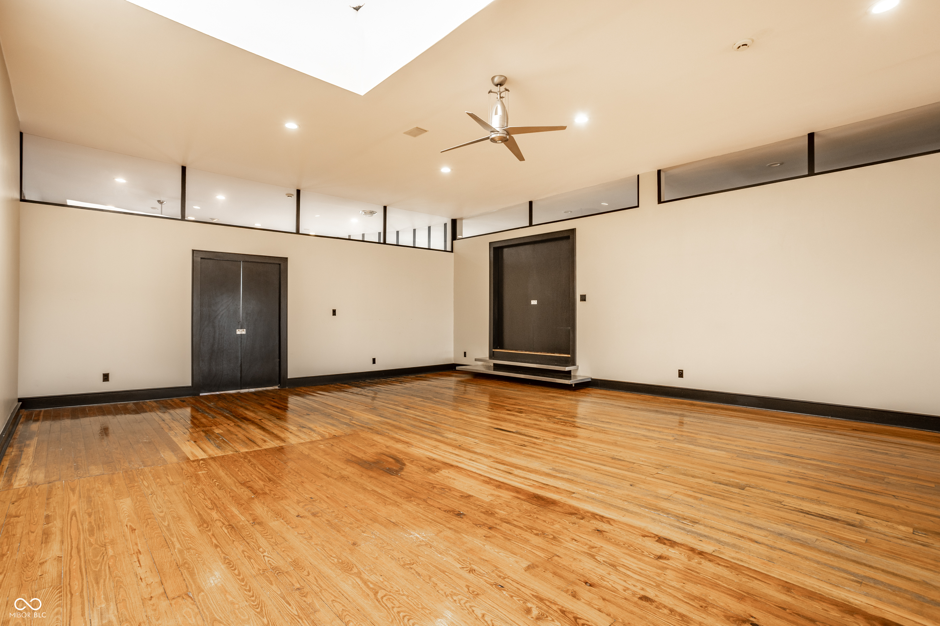 647 E 11th Street Unit: 4