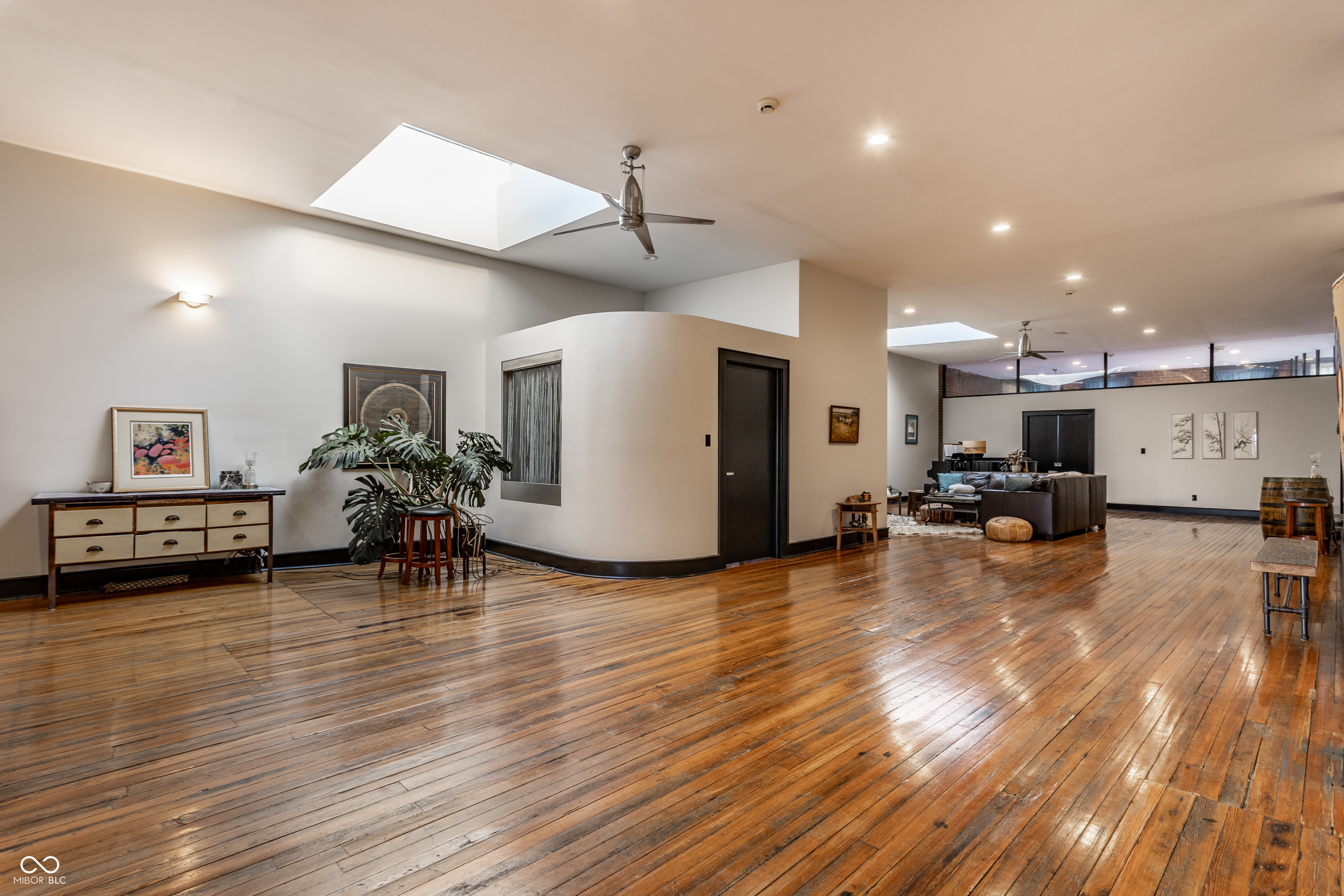 647 E 11th Street Unit: 4