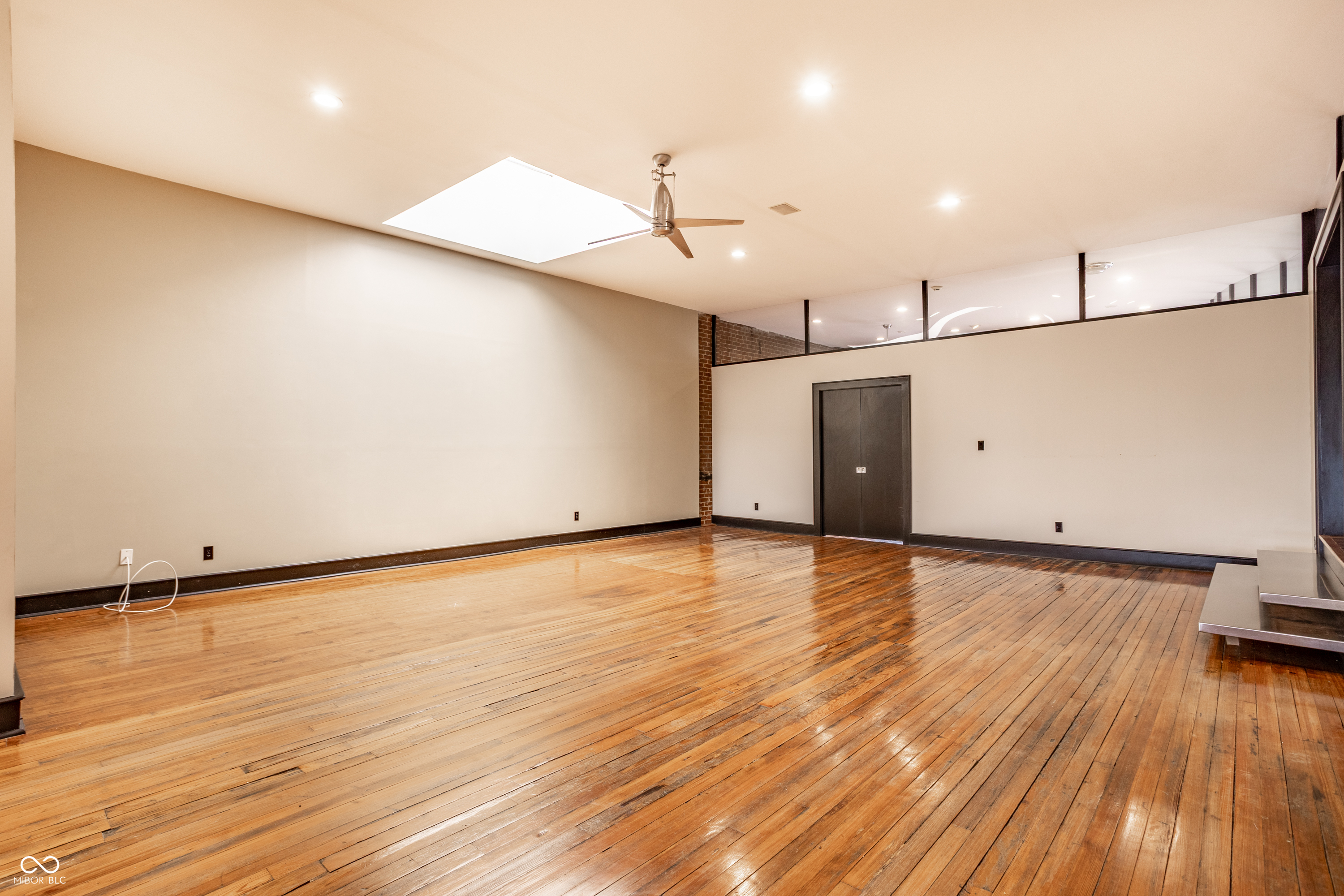 647 E 11th Street Unit: 4