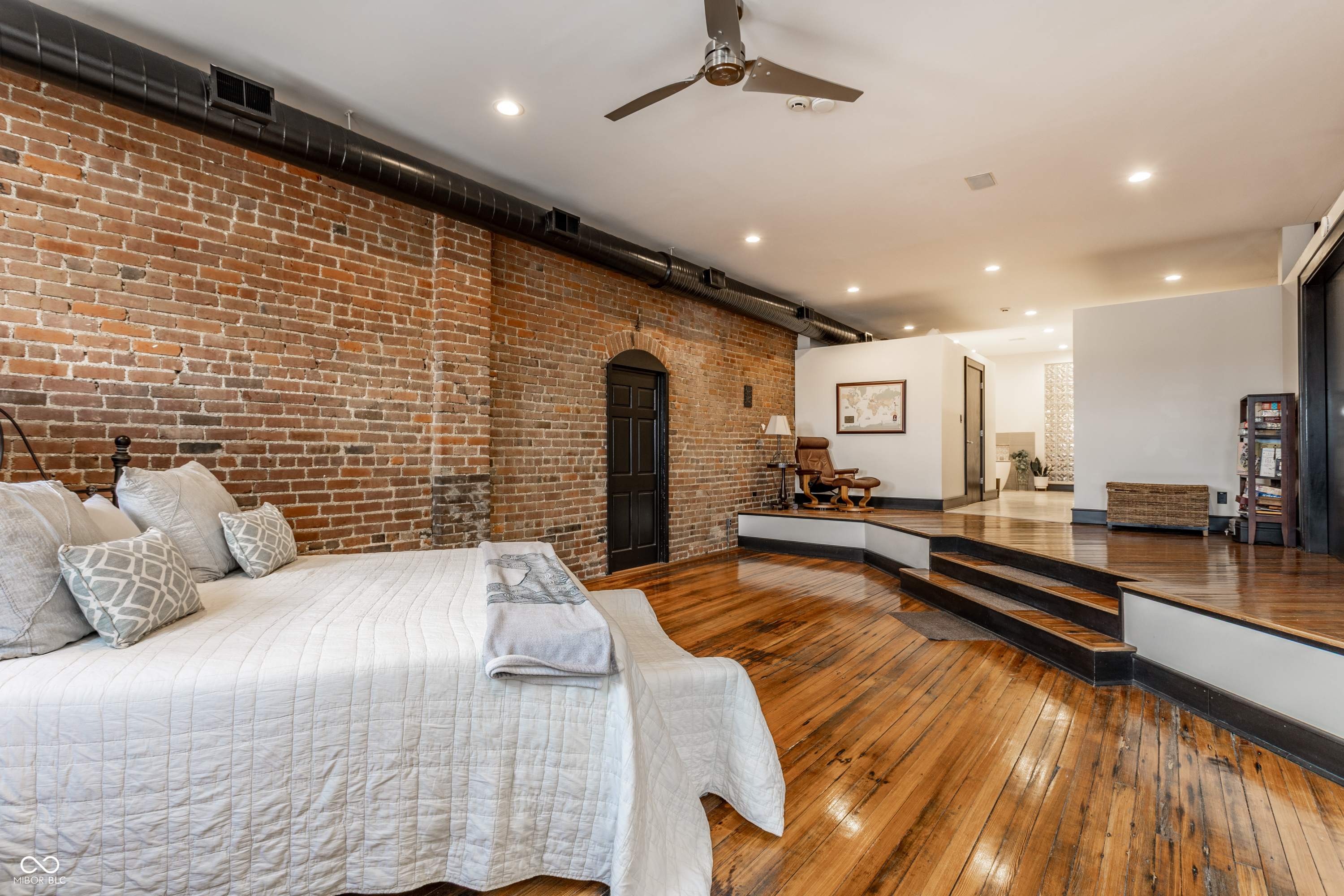 647 E 11th Street Unit: 4