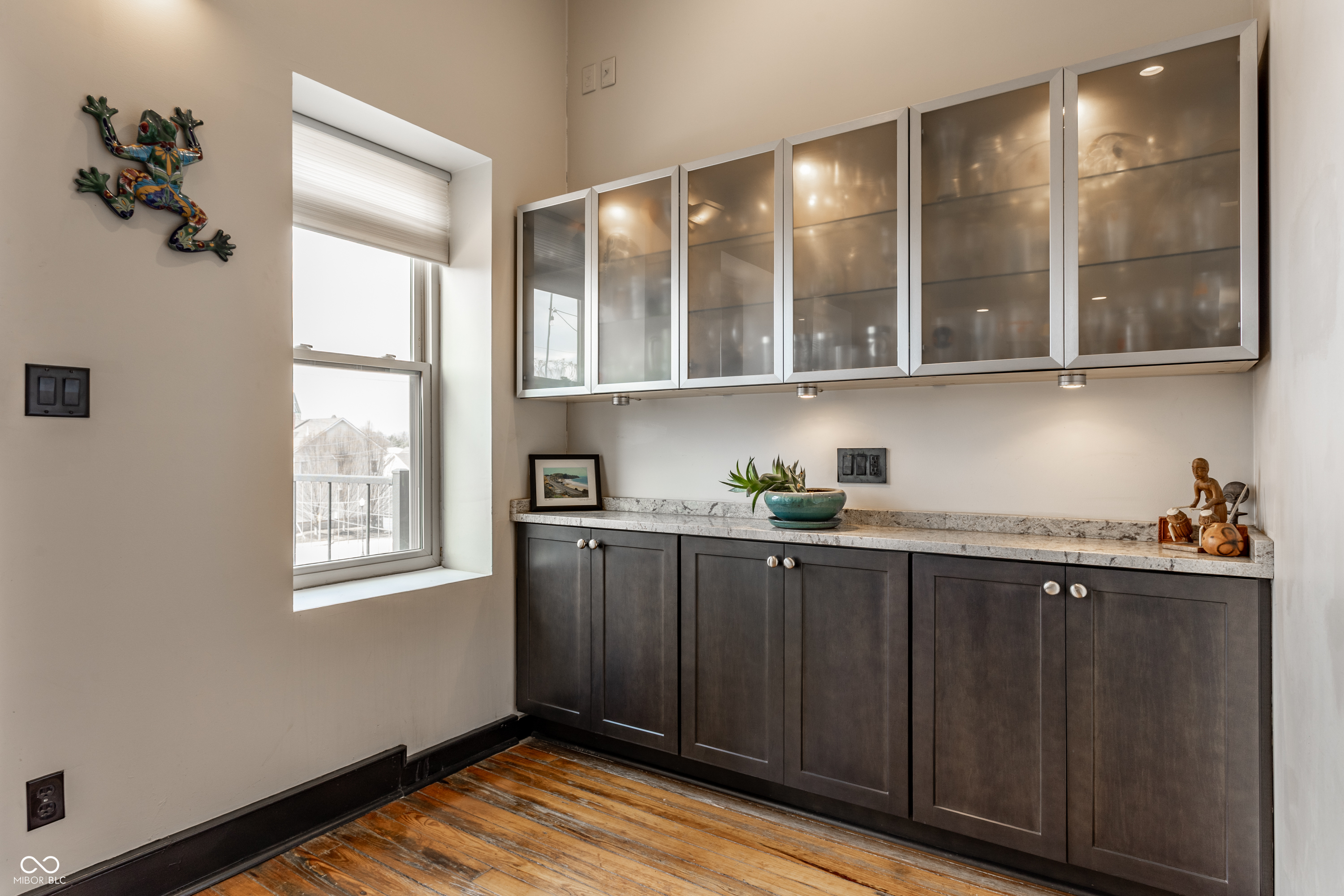 647 E 11th Street Unit: 4