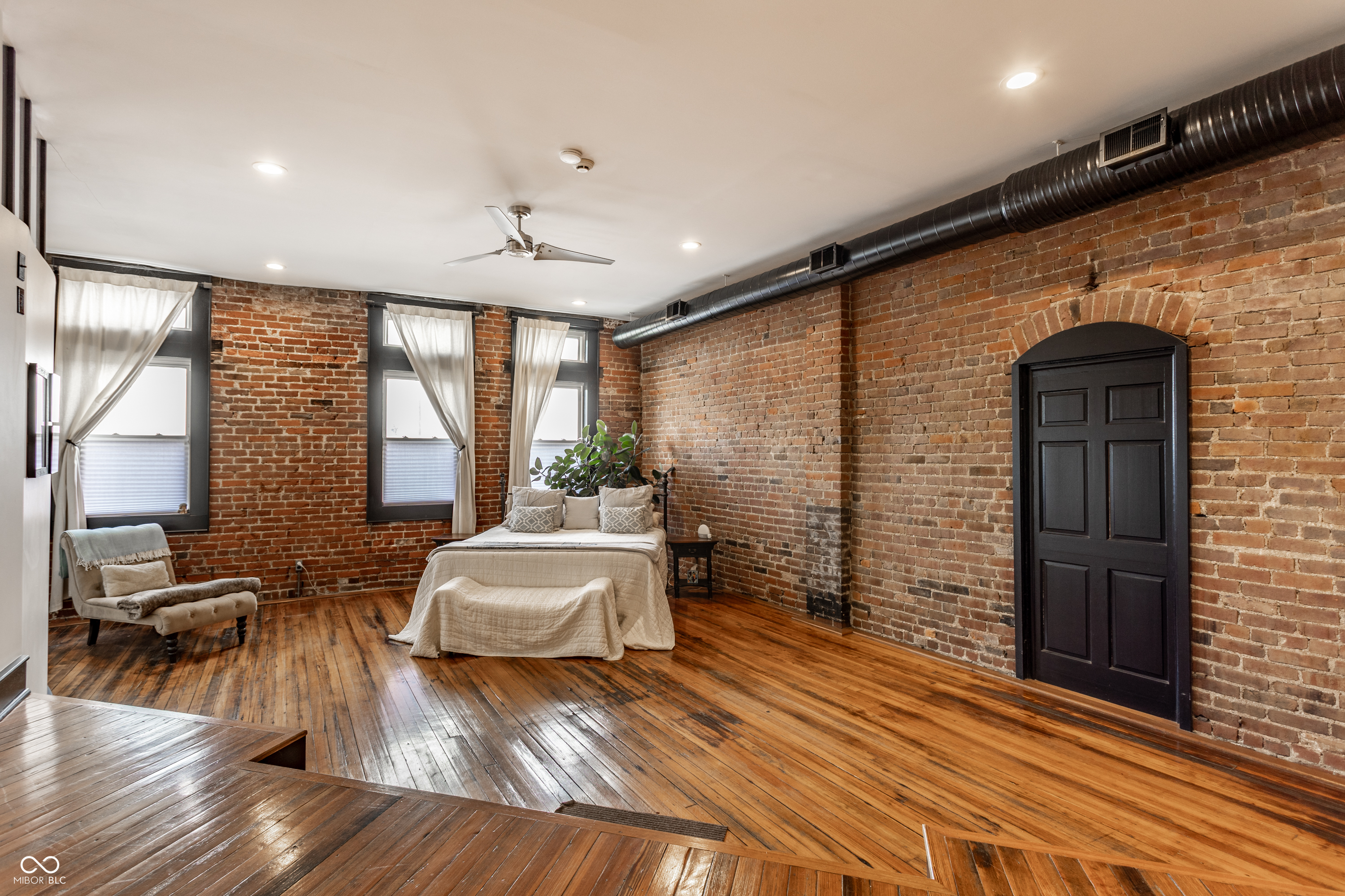 647 E 11th Street Unit: 4