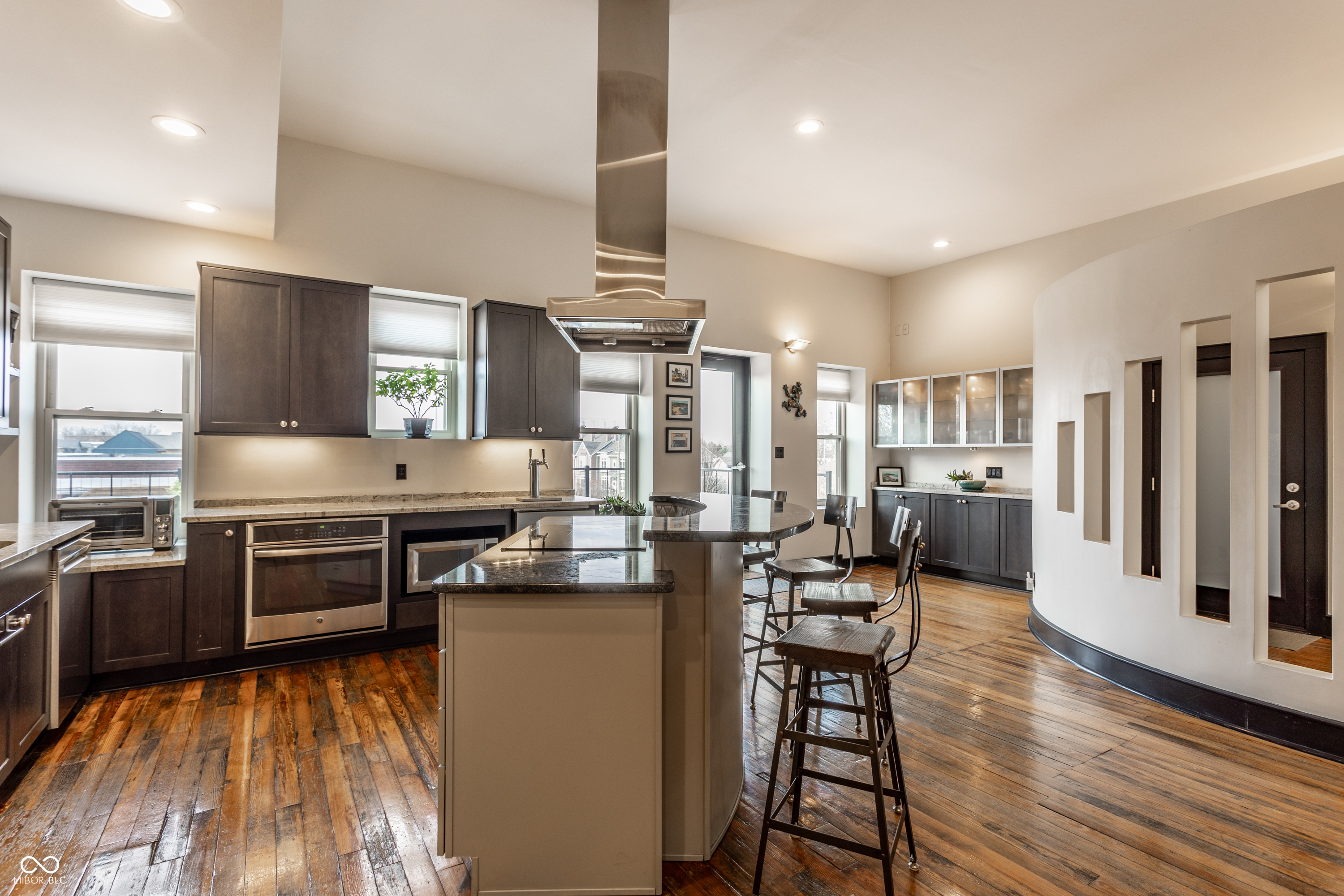 647 E 11th Street Unit: 4