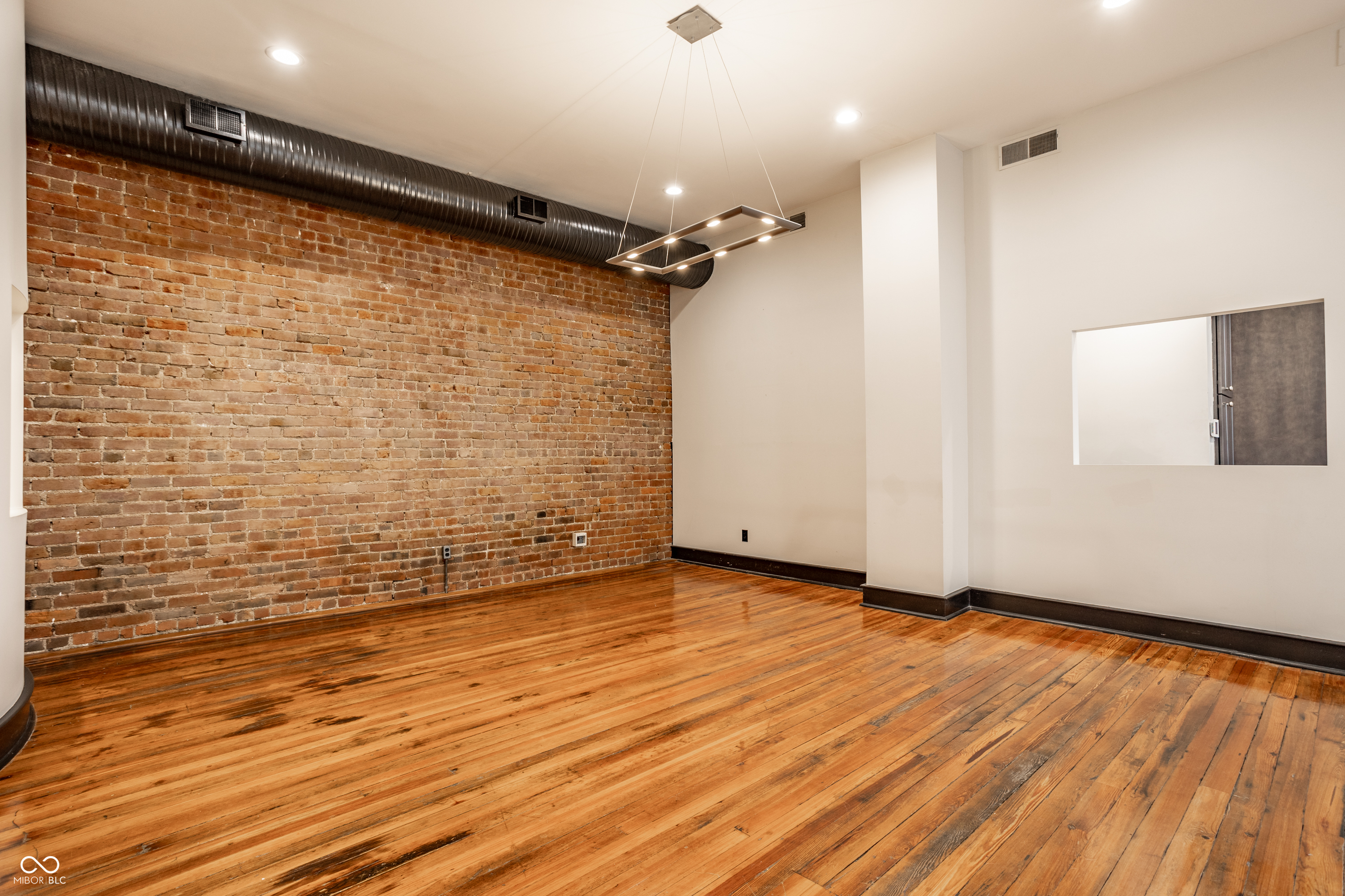 647 E 11th Street Unit: 4