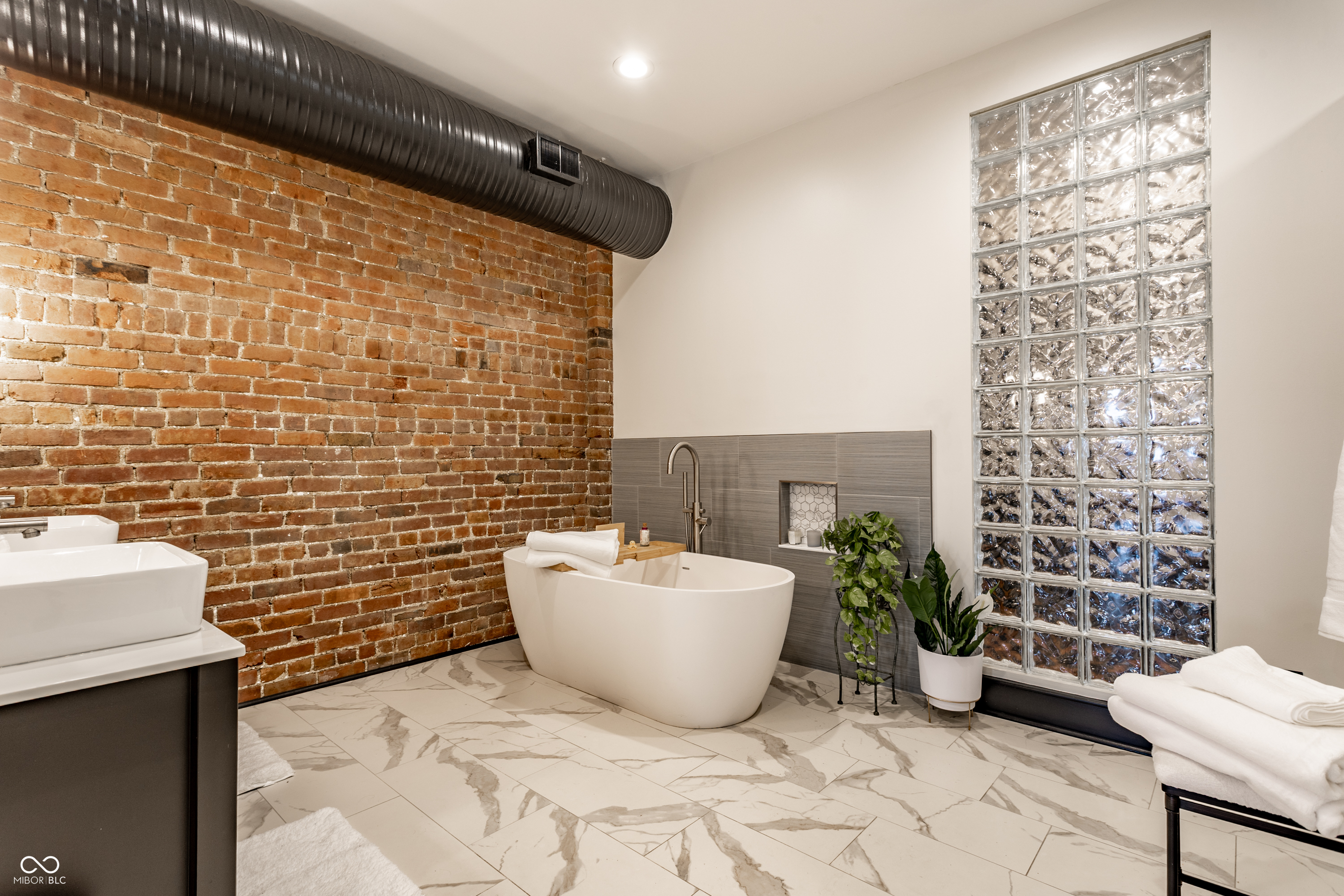 647 E 11th Street Unit: 4