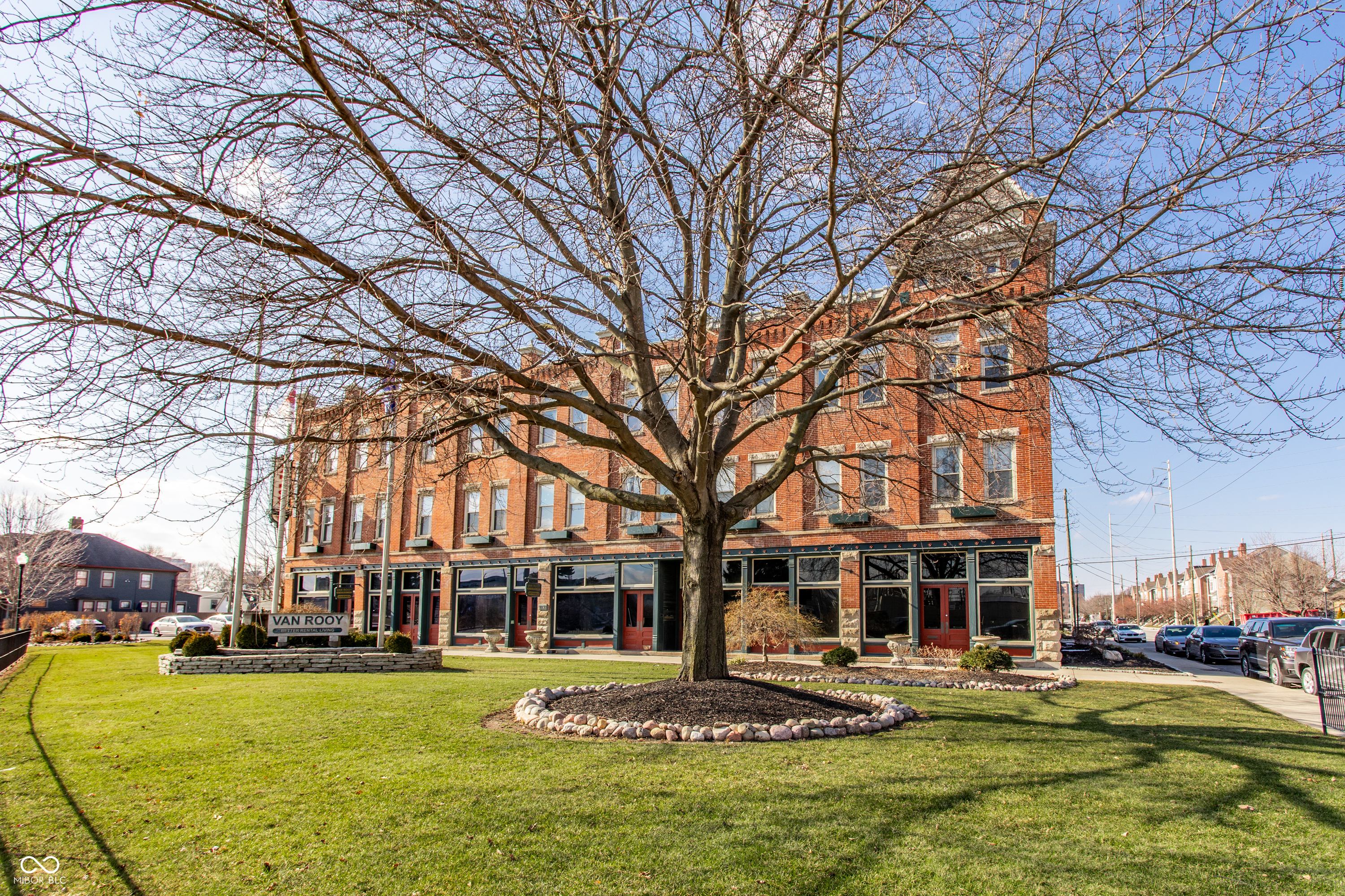 647 E 11th Street Unit: 4