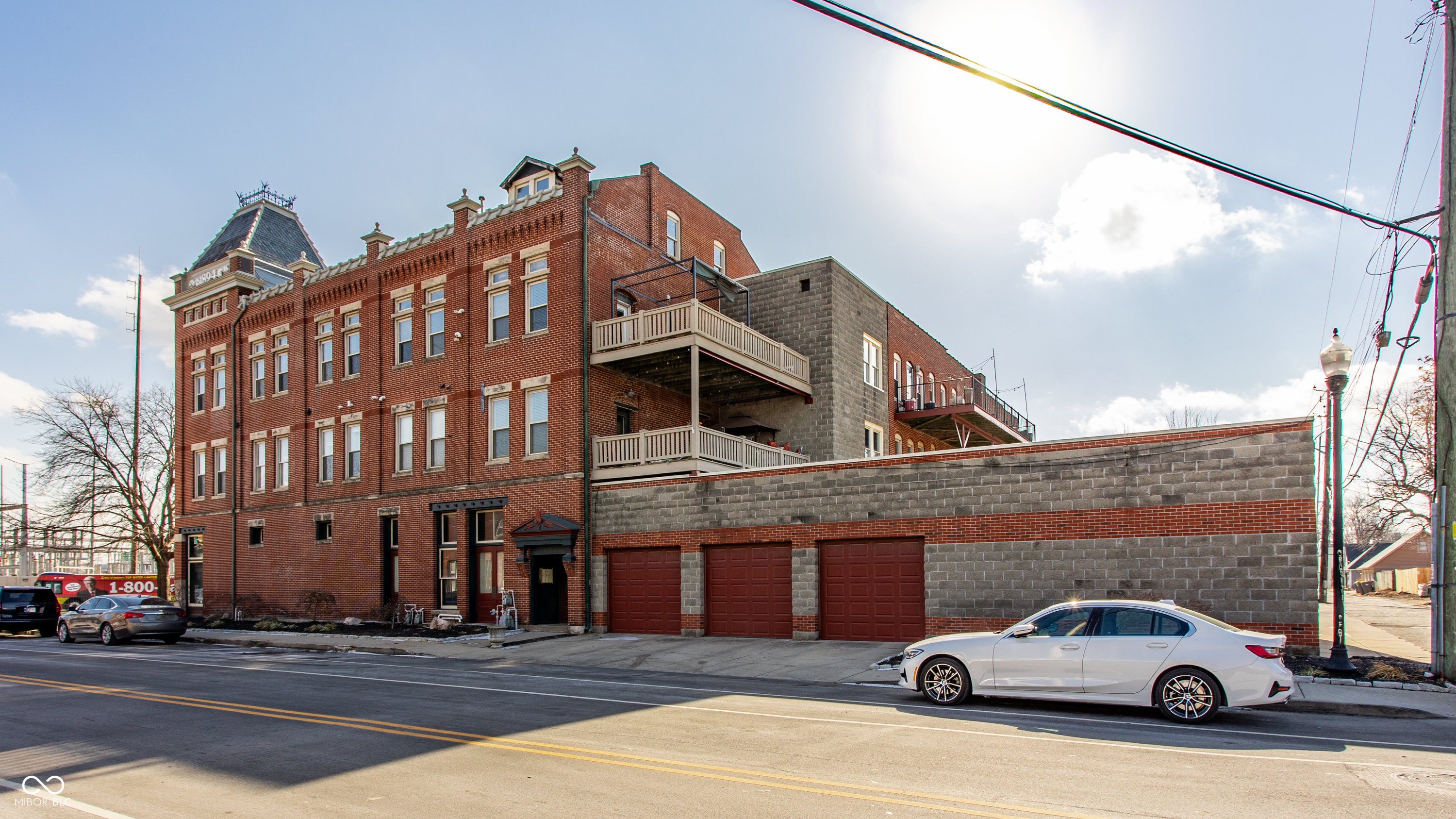 647 E 11th Street Unit: 4