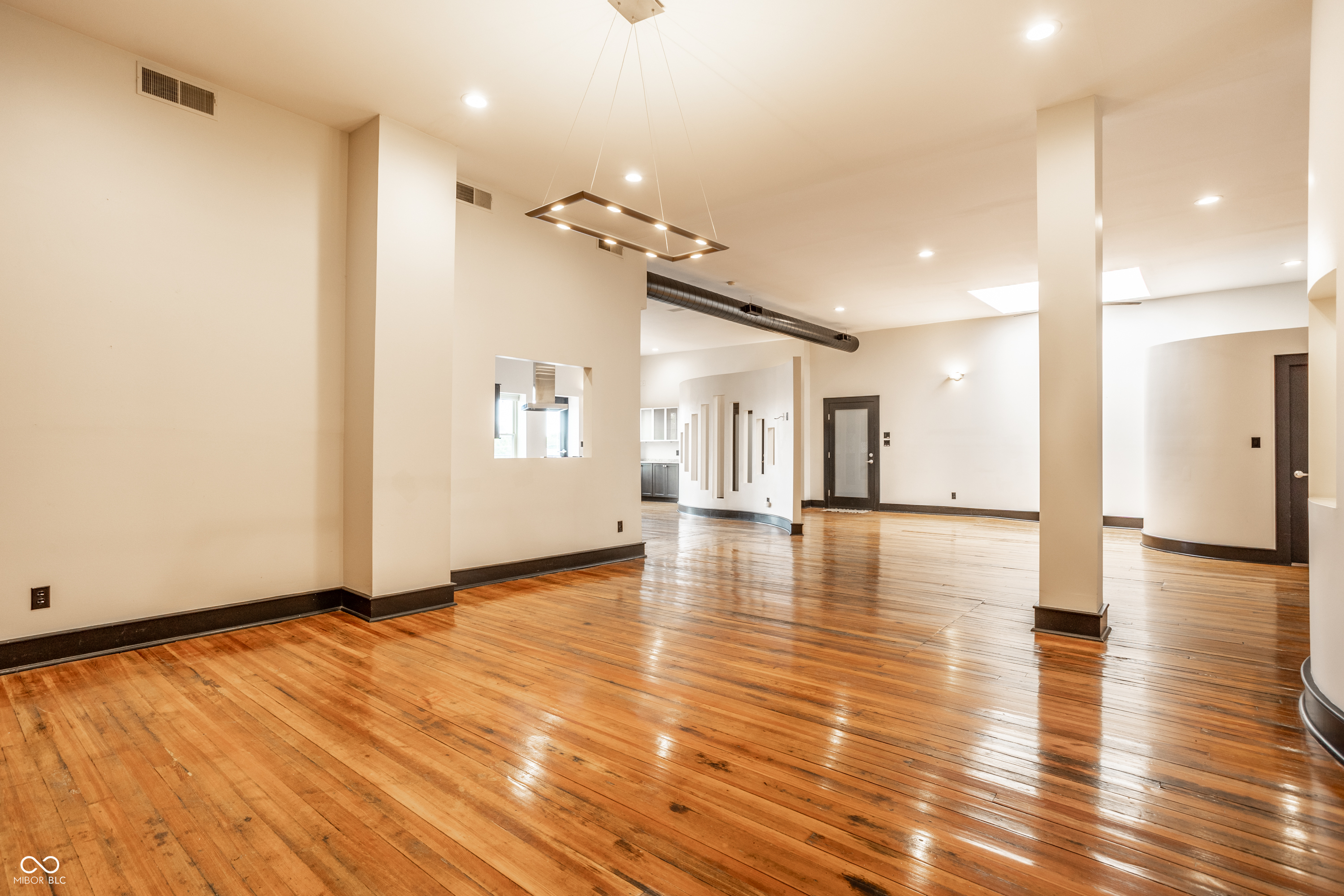 647 E 11th Street Unit: 4