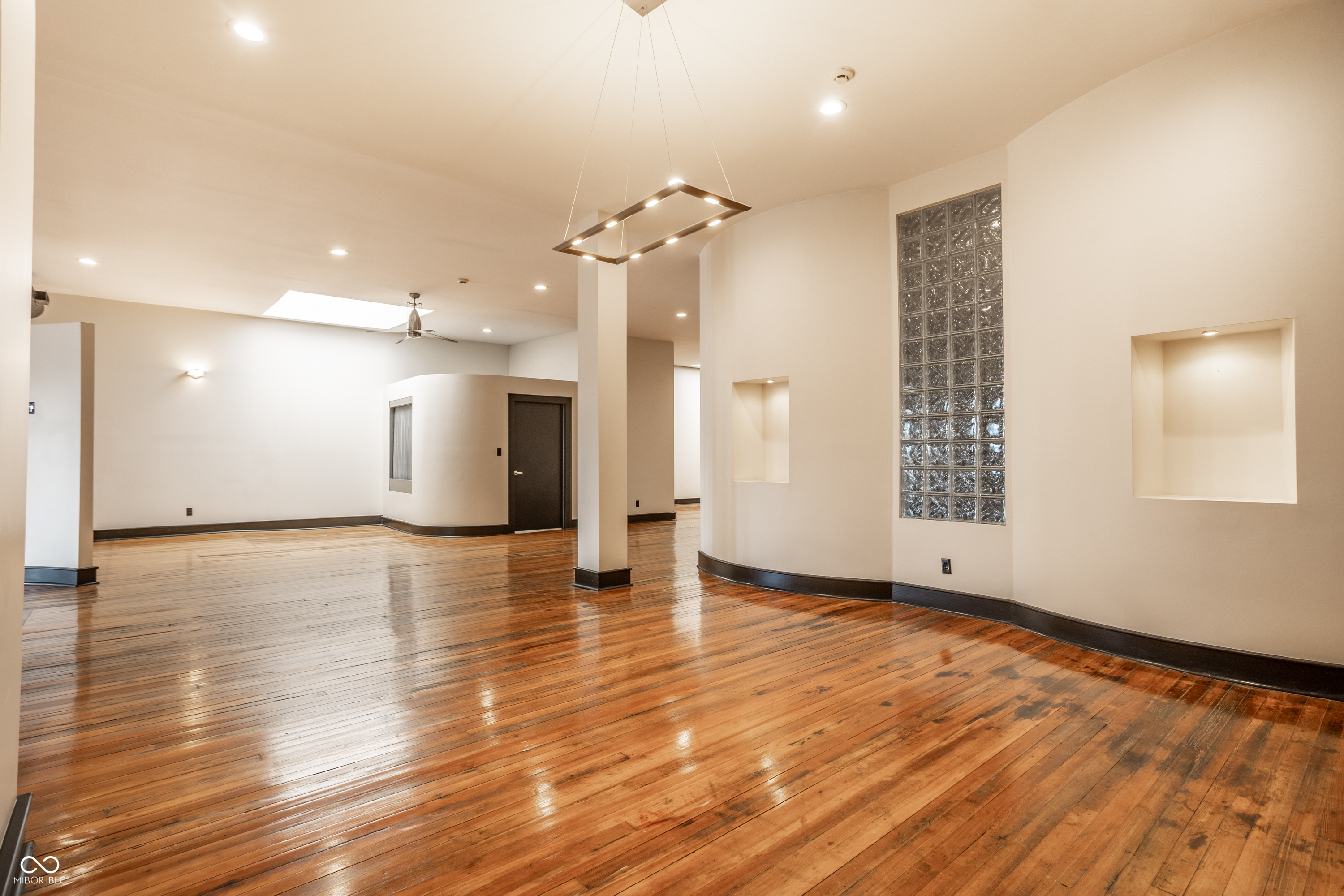 647 E 11th Street Unit: 4