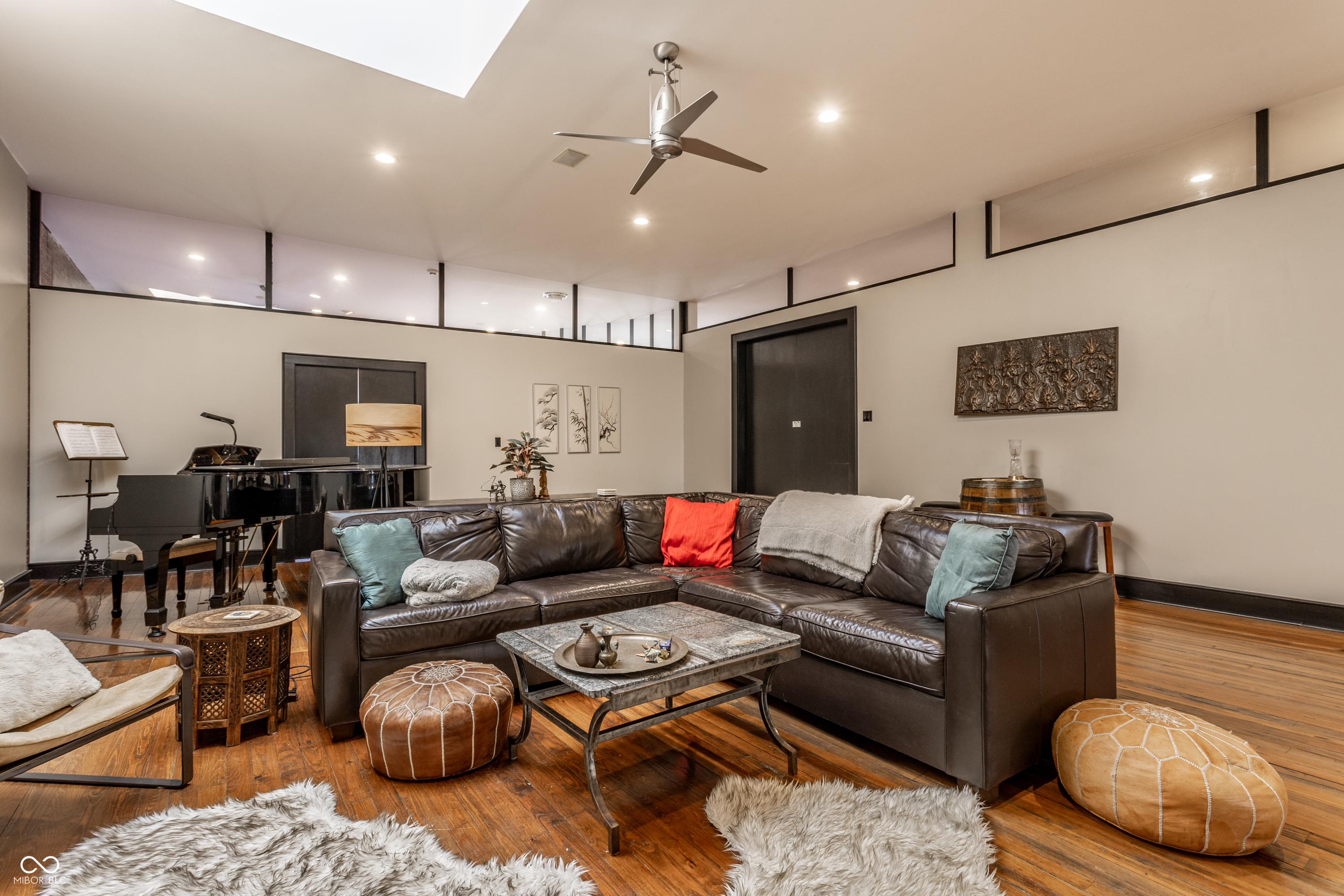 647 E 11th Street Unit: 4