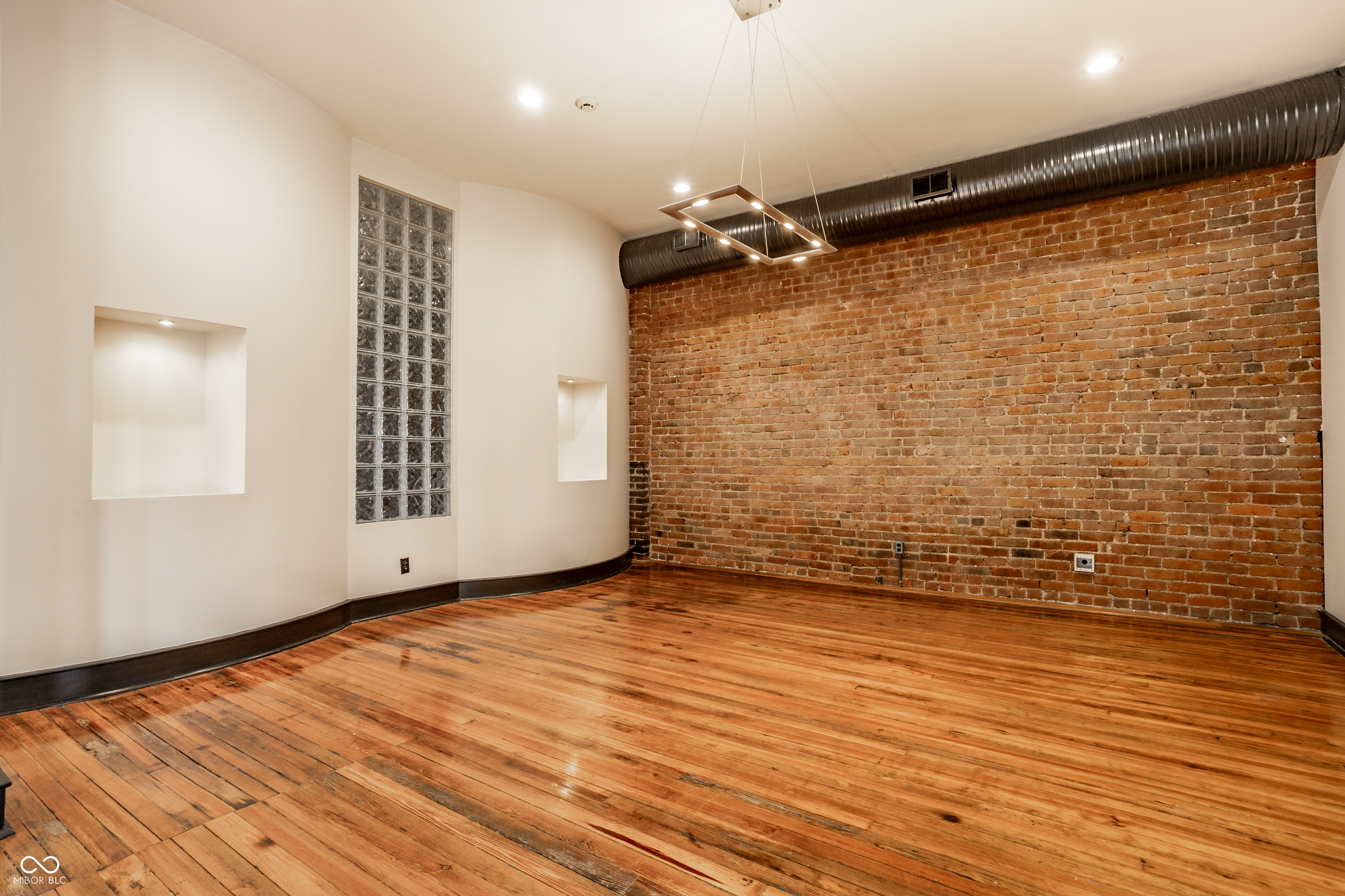 647 E 11th Street Unit: 4