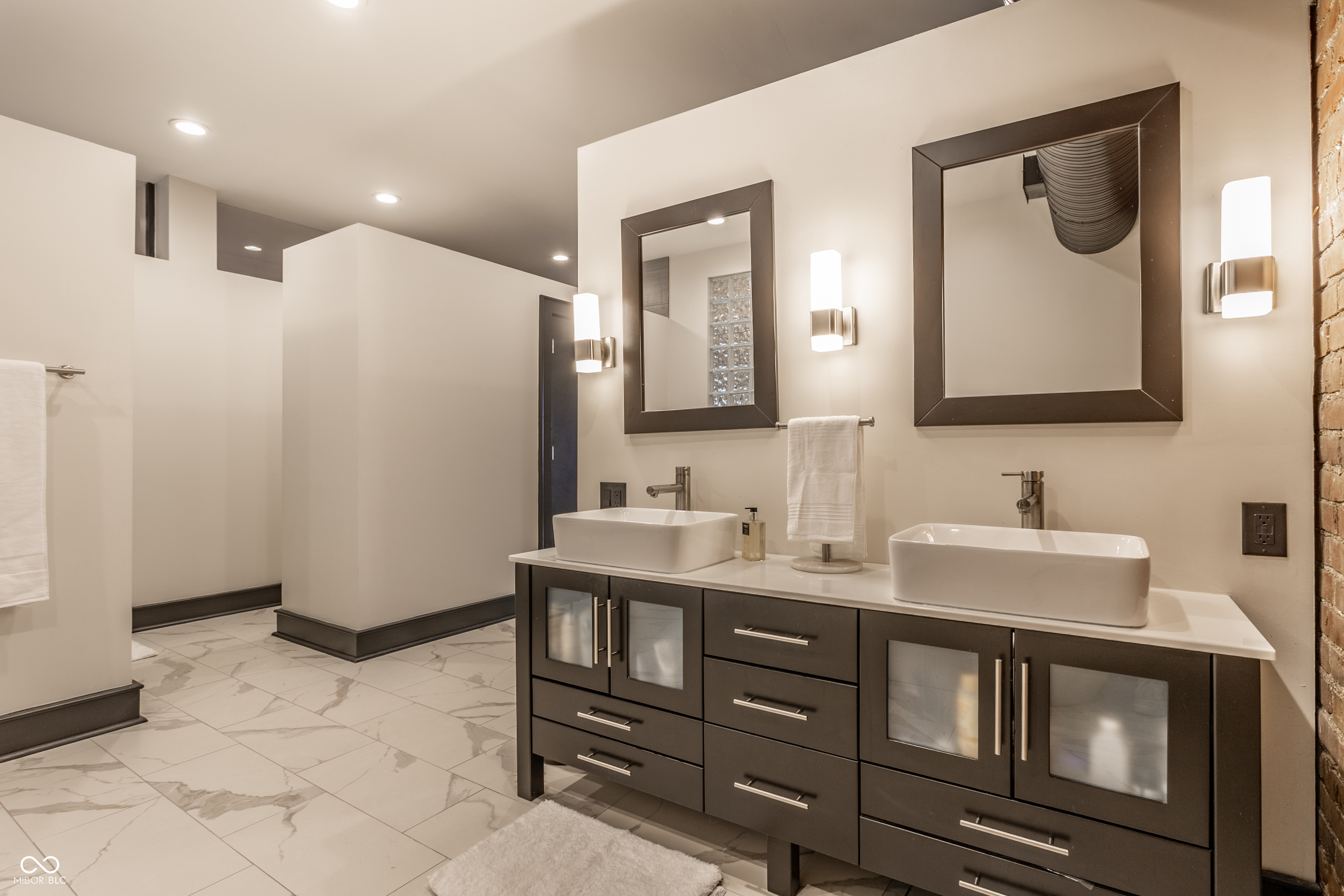 647 E 11th Street Unit: 4