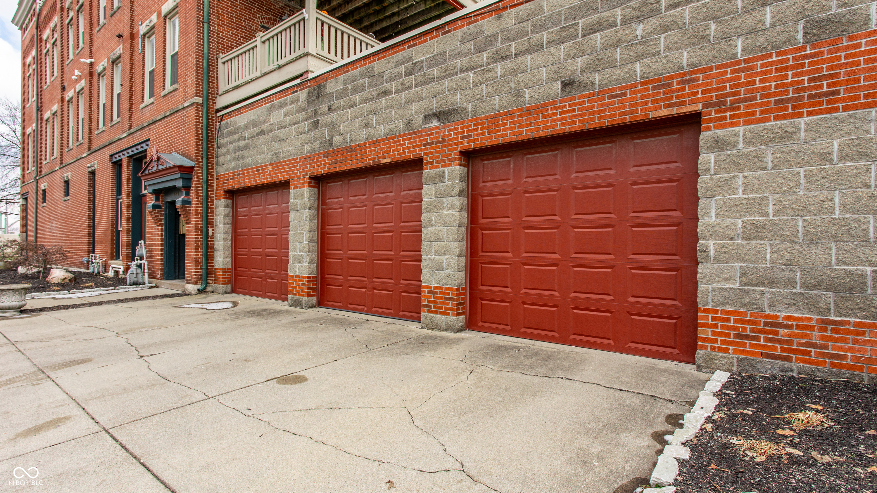 647 E 11th Street Unit: 4