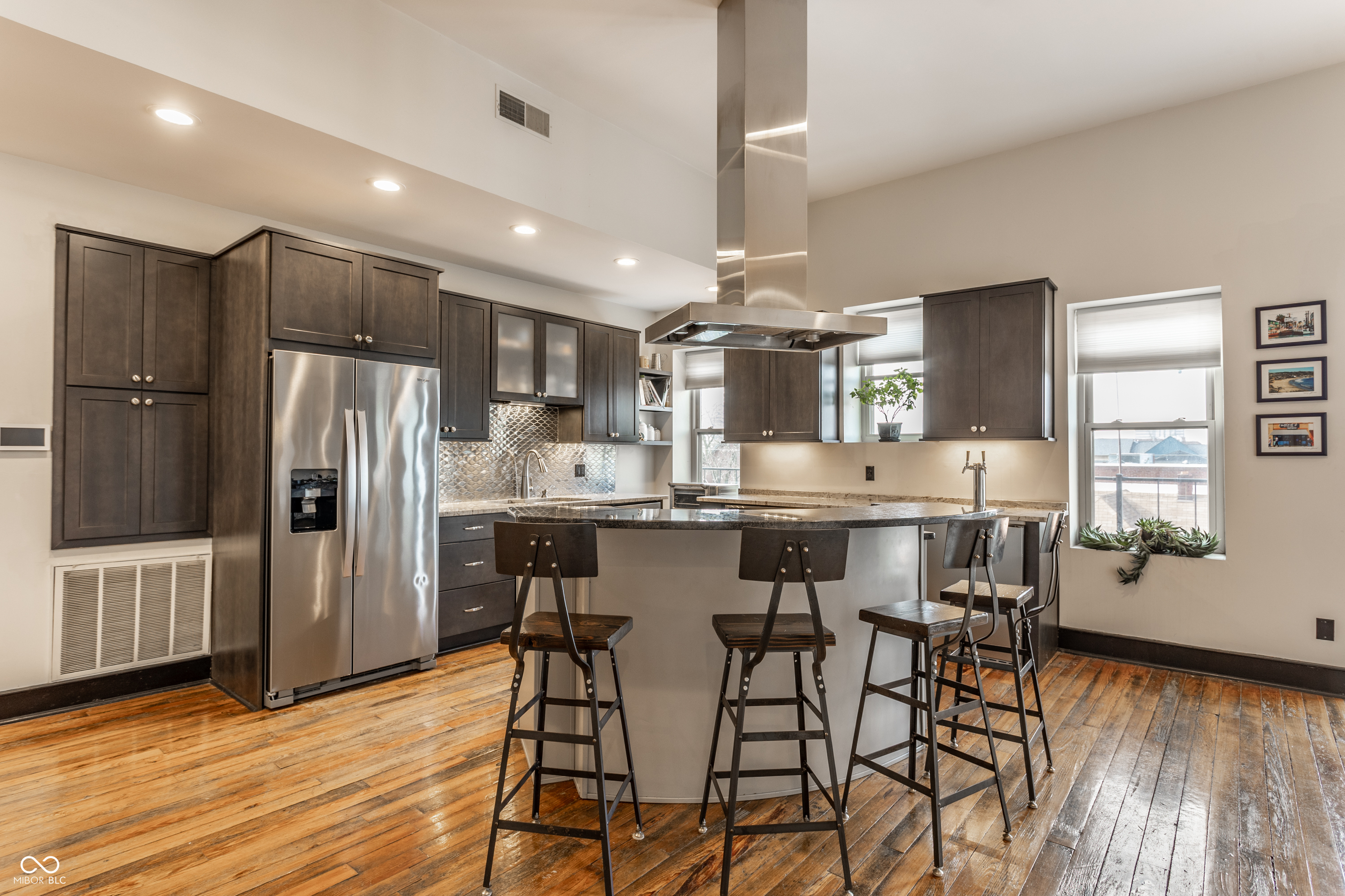 647 E 11th Street Unit: 4