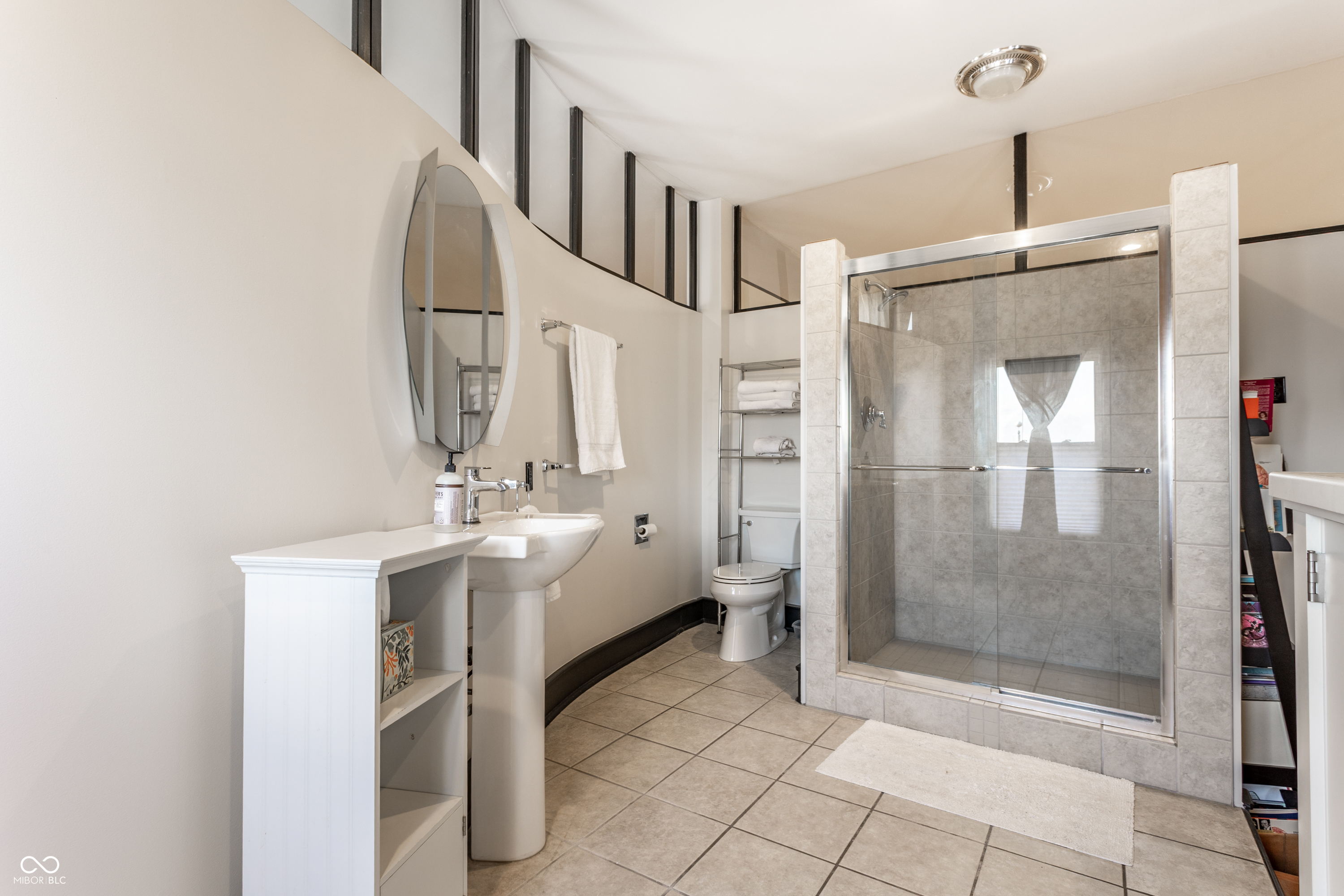 647 E 11th Street Unit: 4