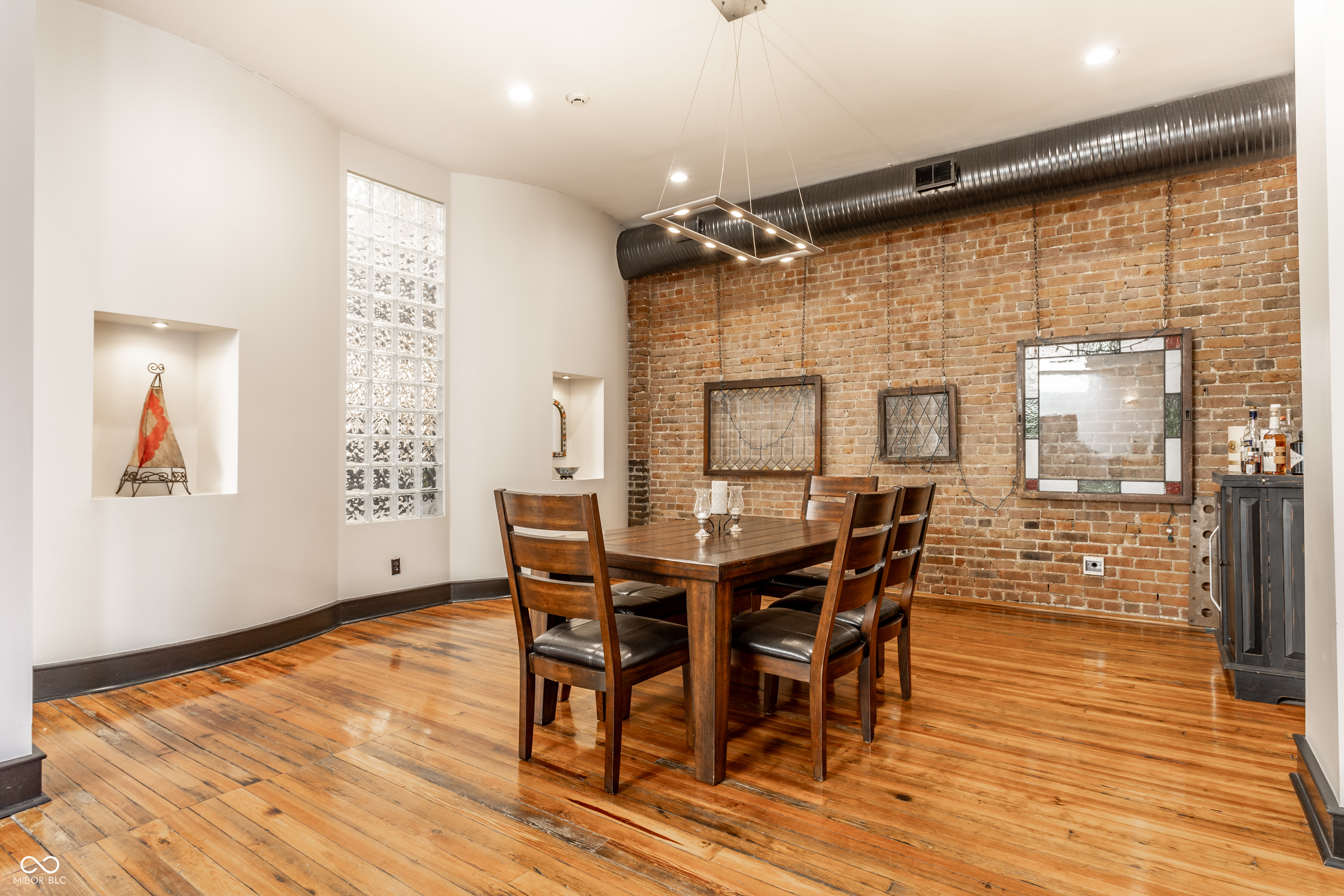 647 E 11th Street Unit: 4