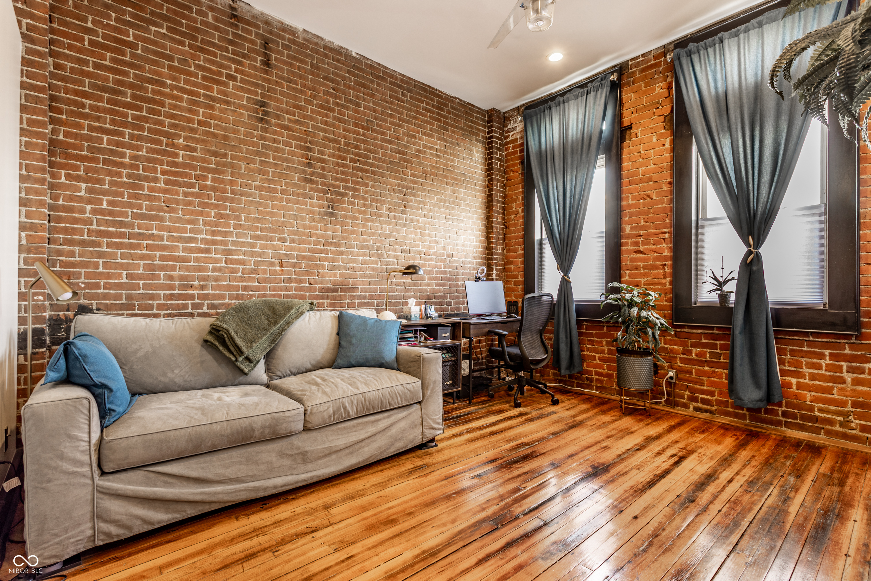 647 E 11th Street Unit: 4