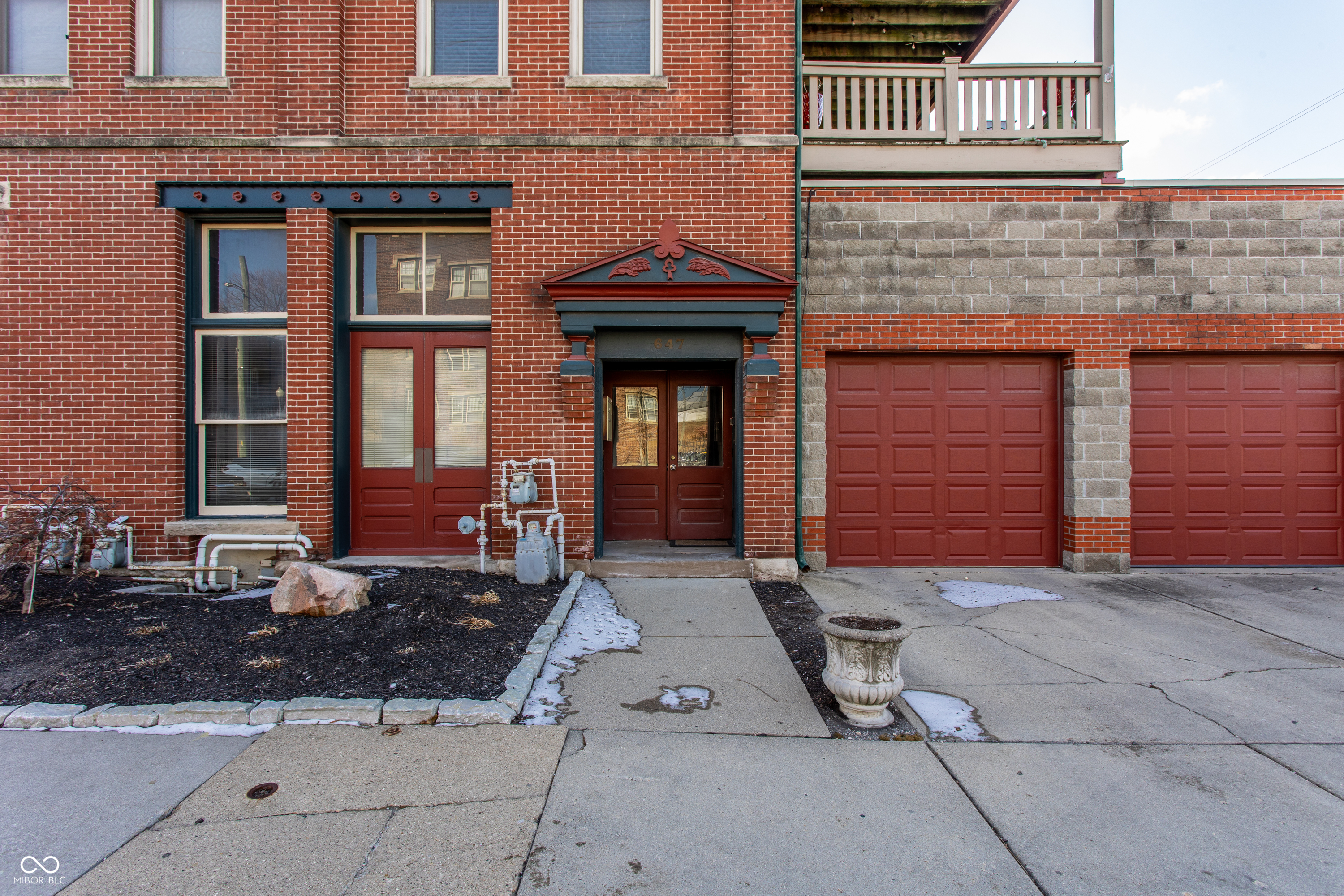647 E 11th Street Unit: 4