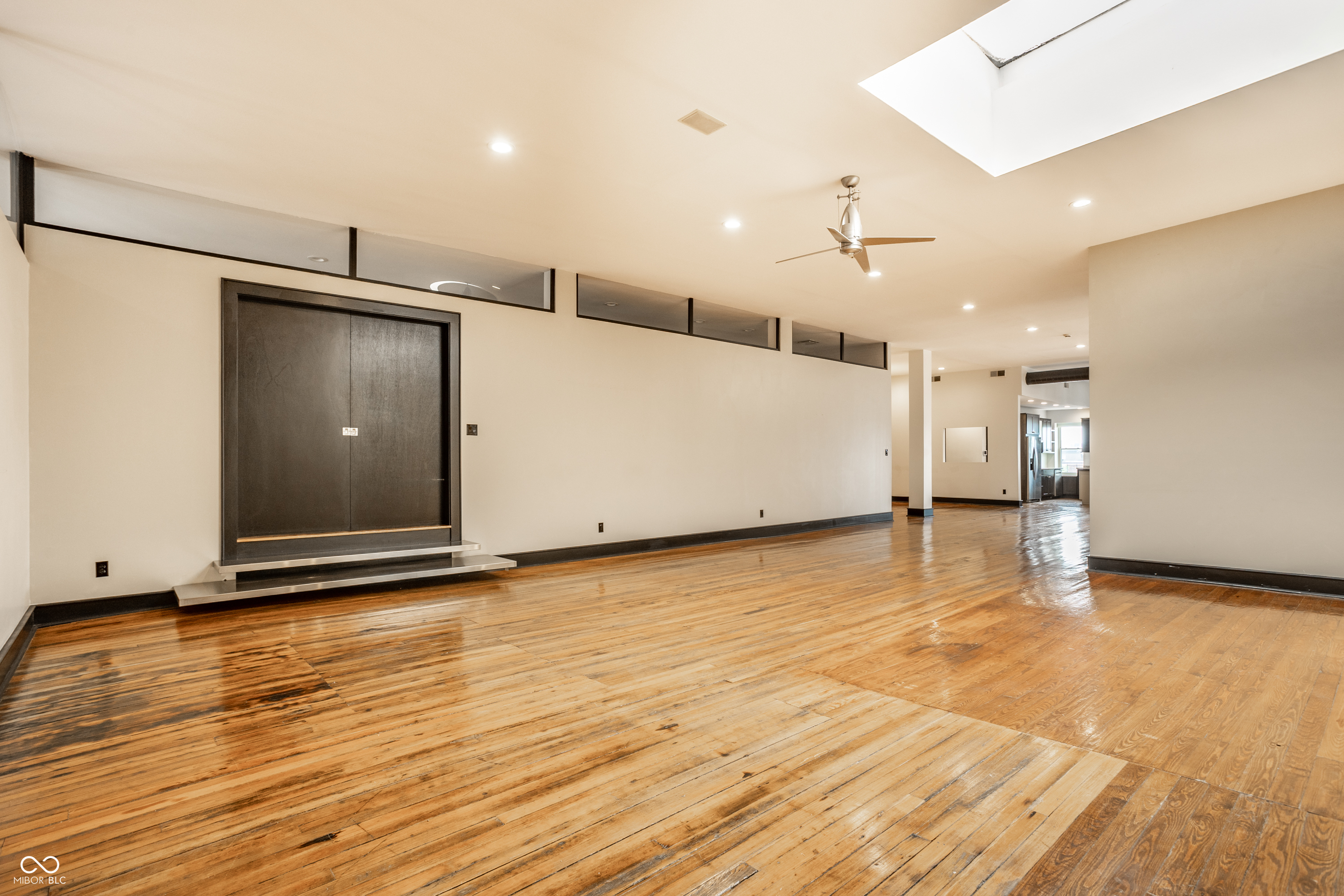 647 E 11th Street Unit: 4