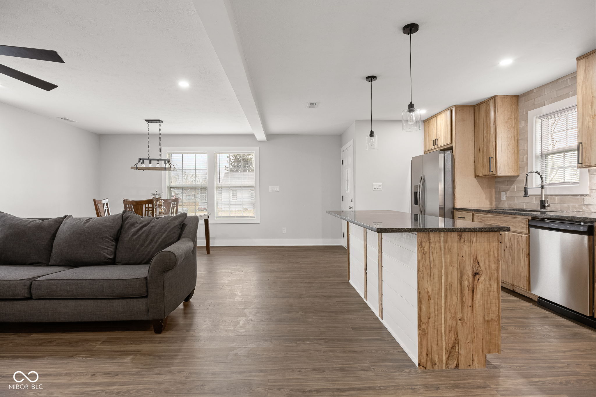 4156 W Bertha