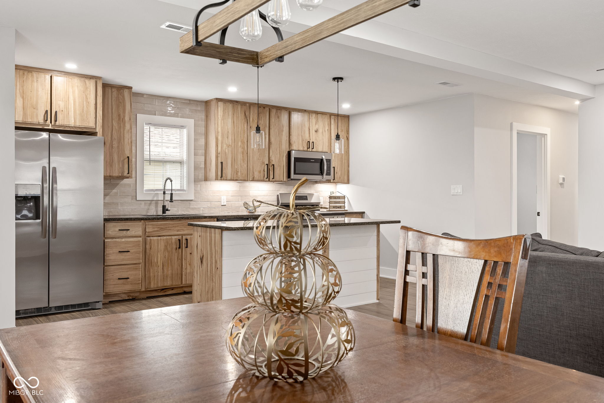 4156 W Bertha