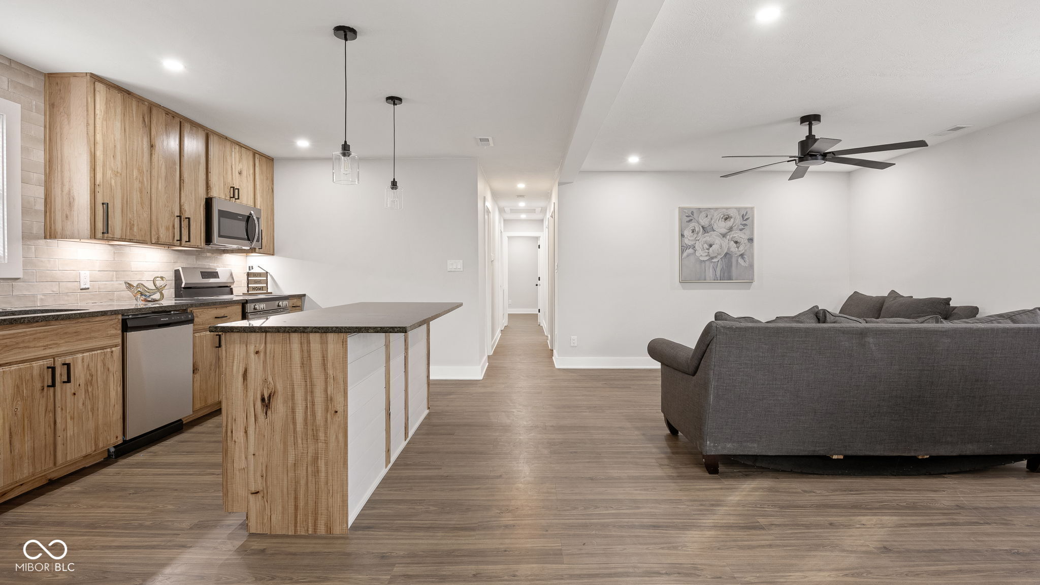 4156 W Bertha