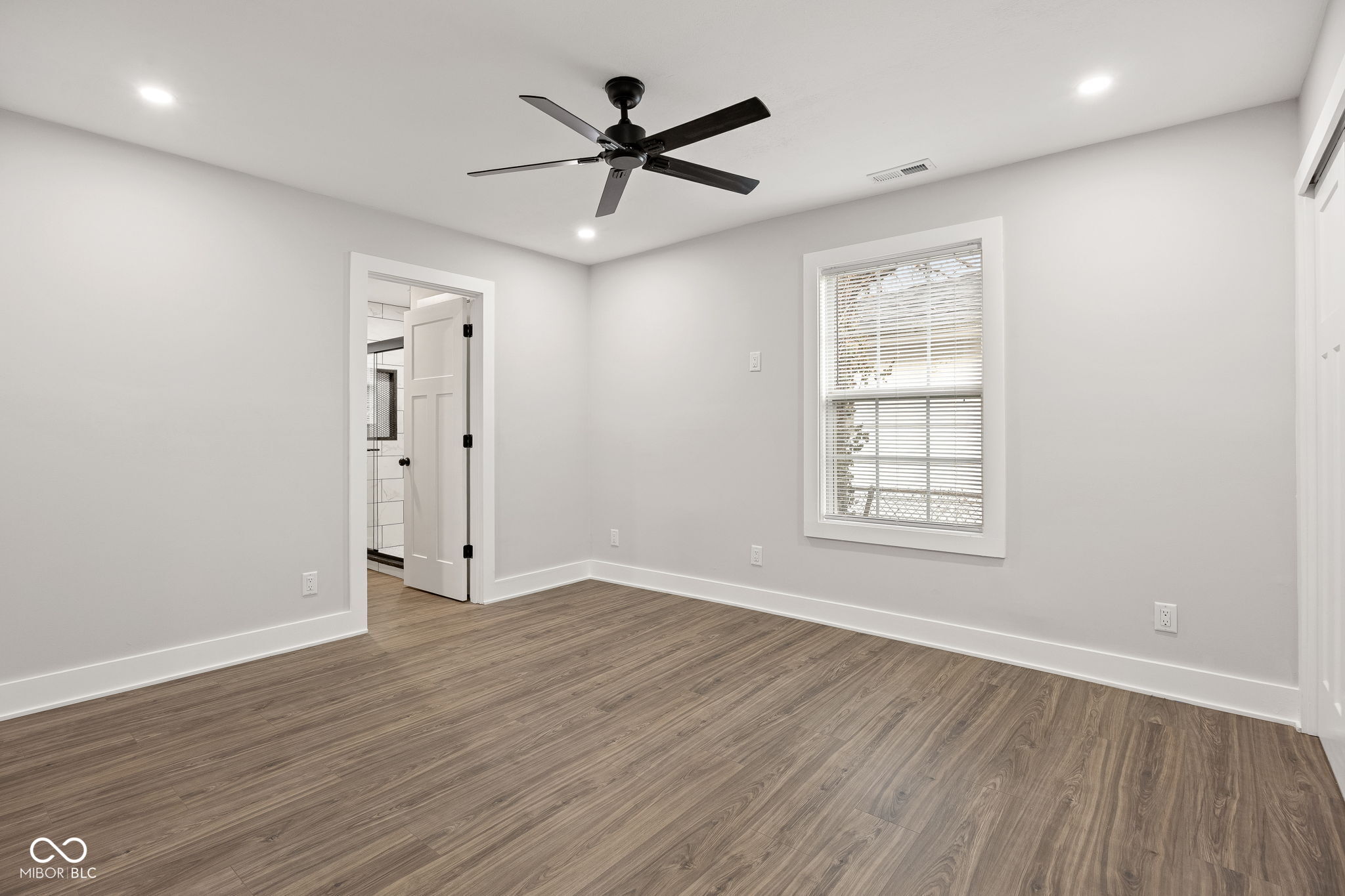 4156 W Bertha