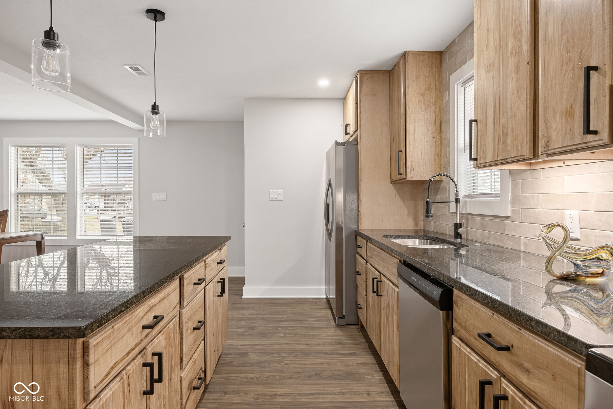 4156 W Bertha