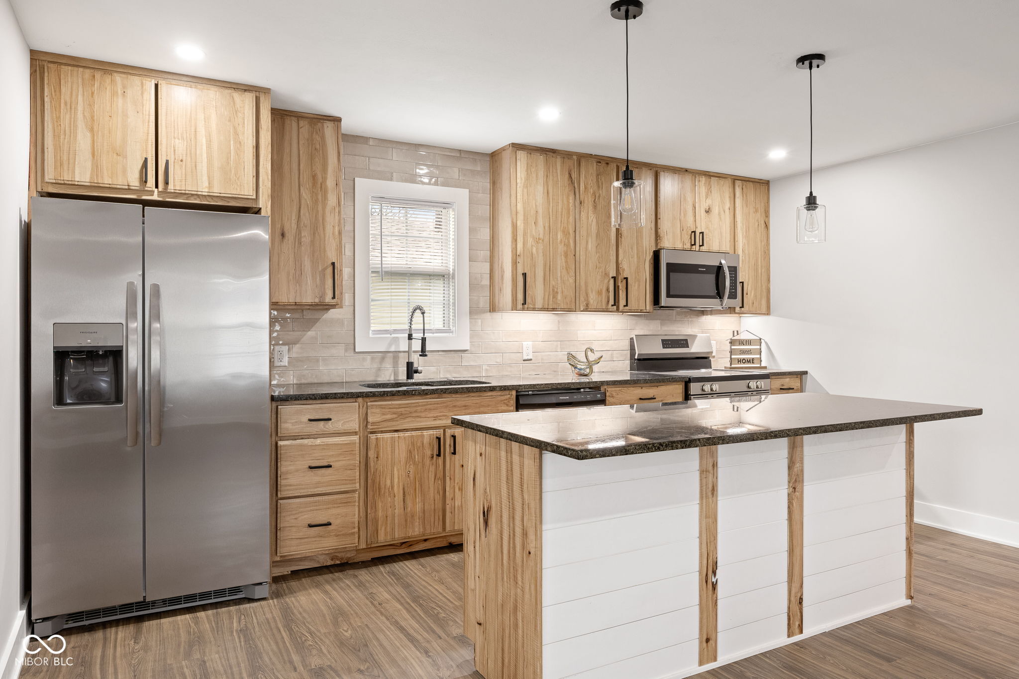 4156 W Bertha