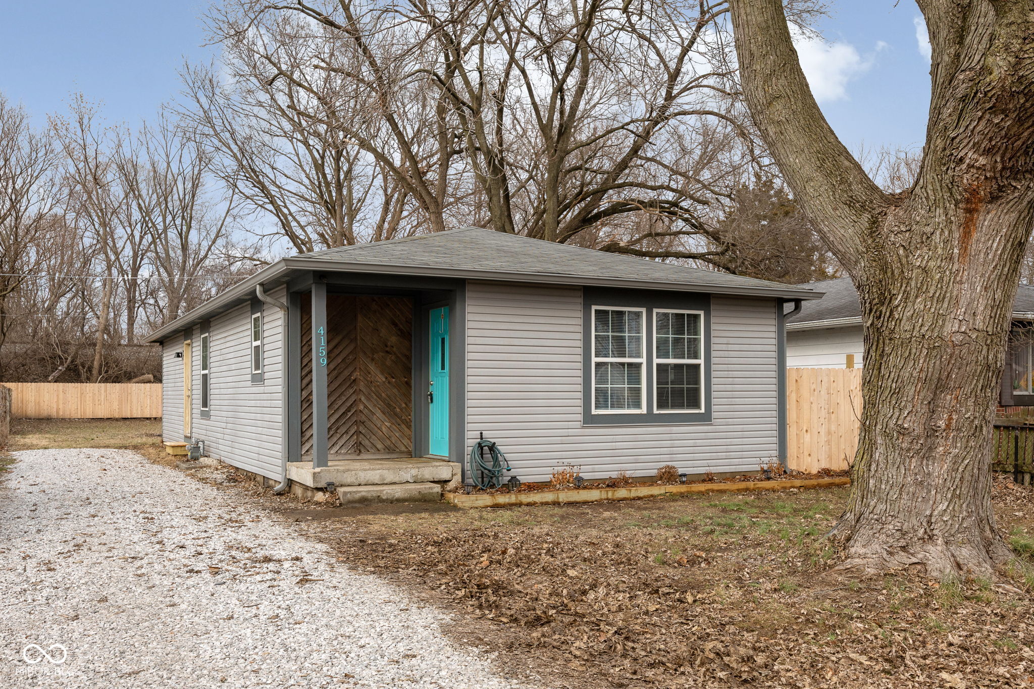 4156 W Bertha