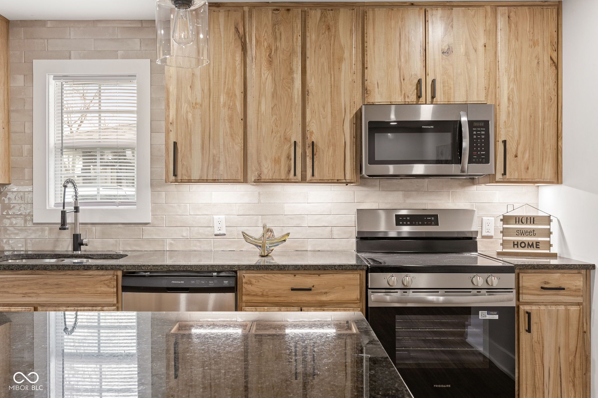 4156 W Bertha