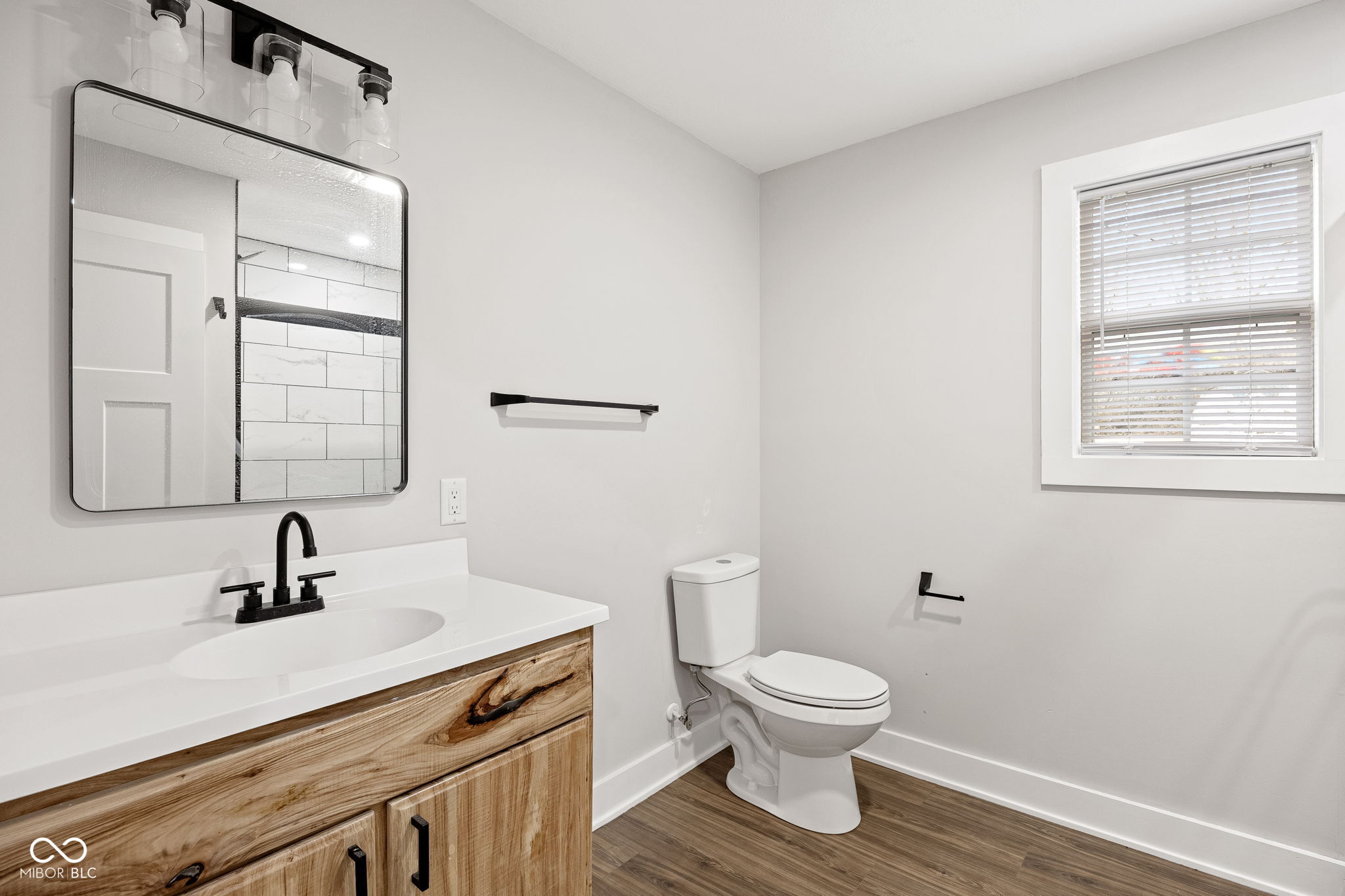 4156 W Bertha
