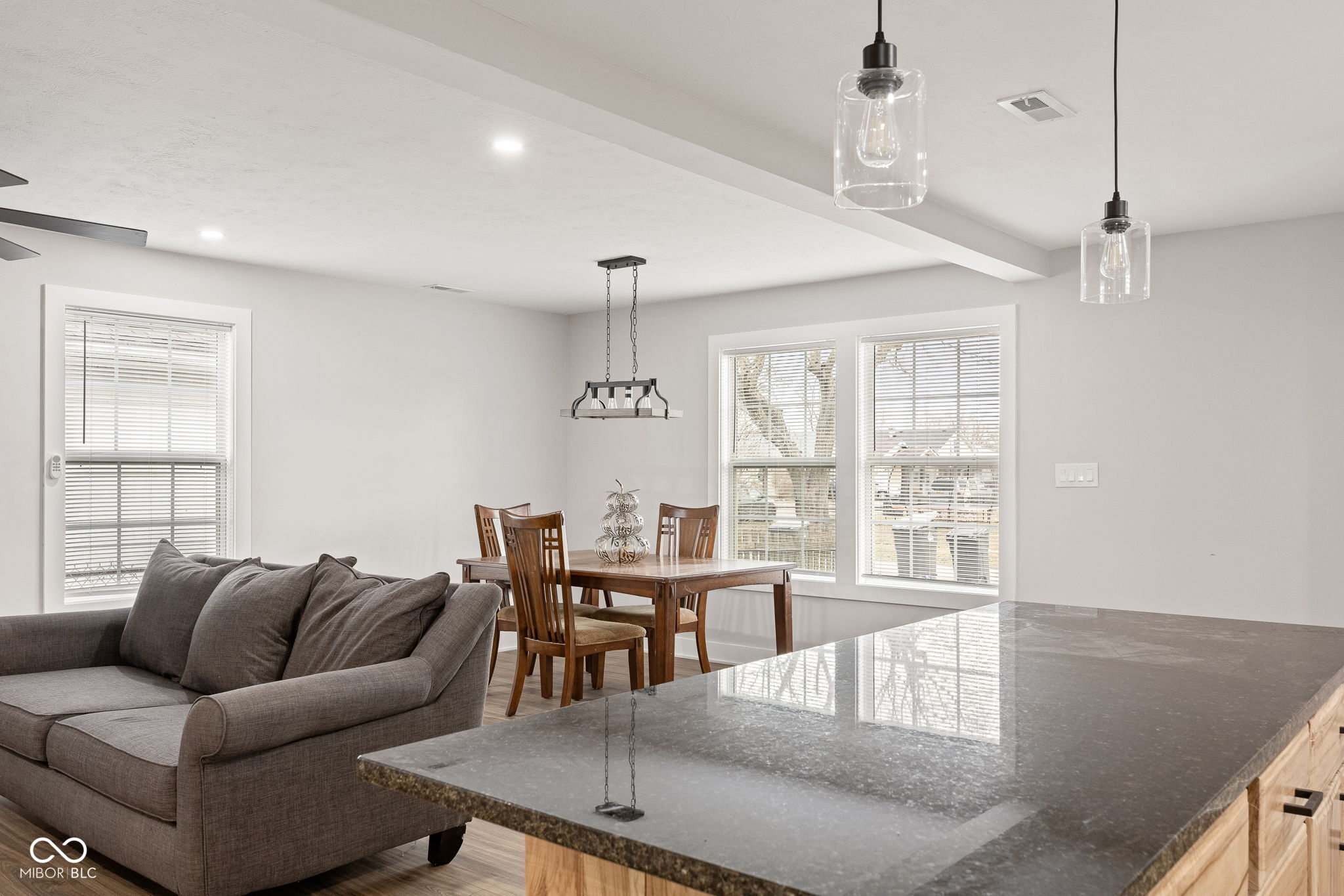 4156 W Bertha