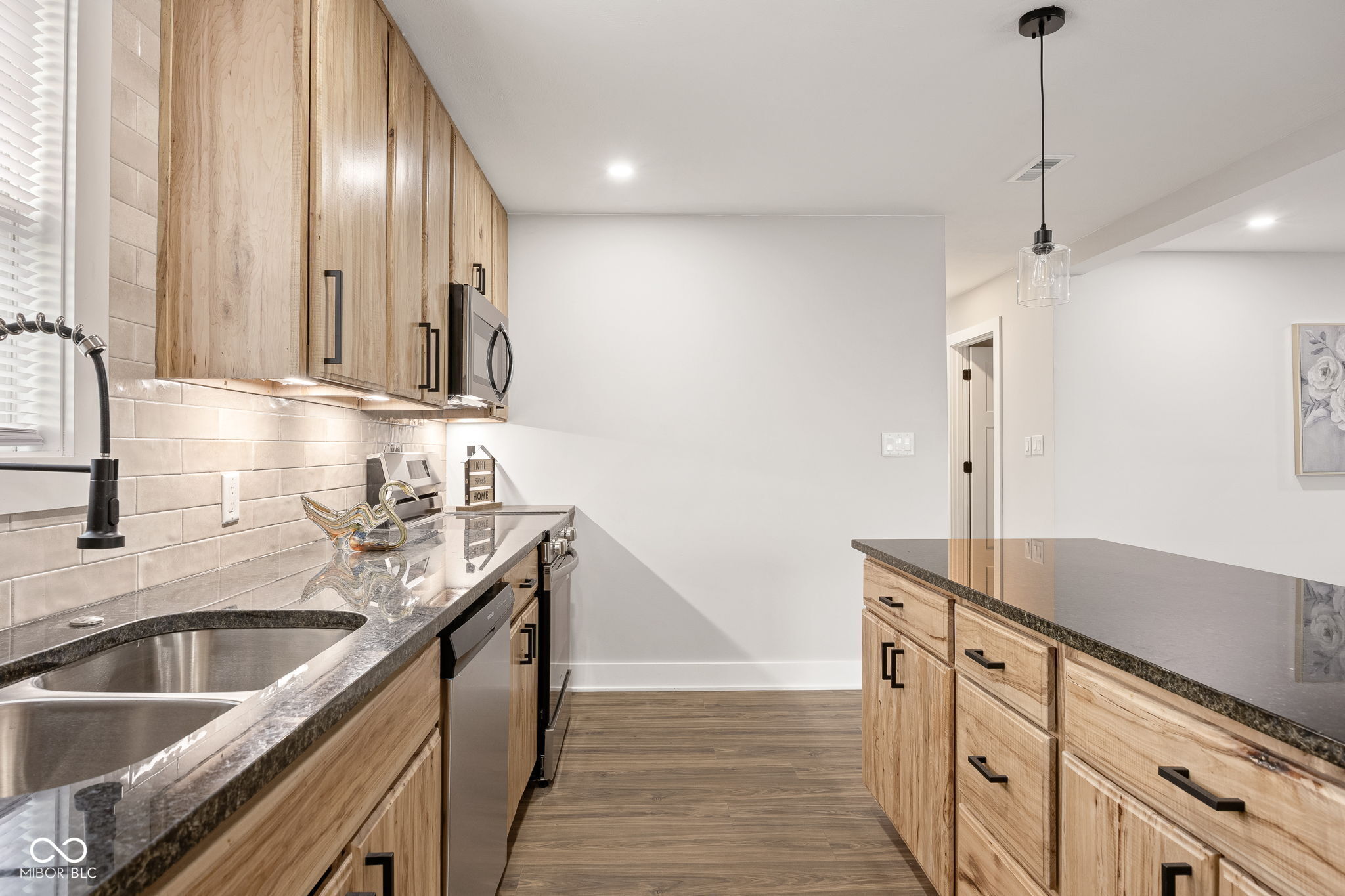 4156 W Bertha