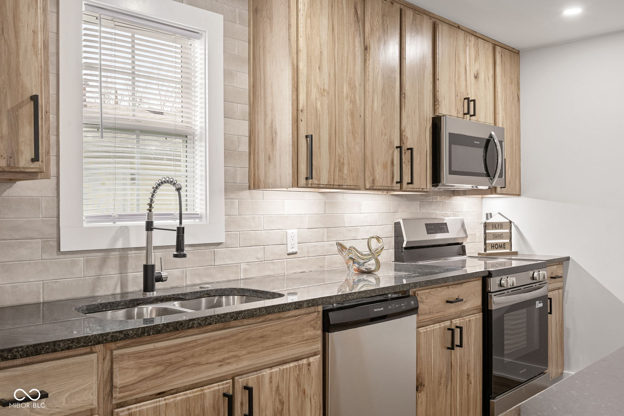 4156 W Bertha