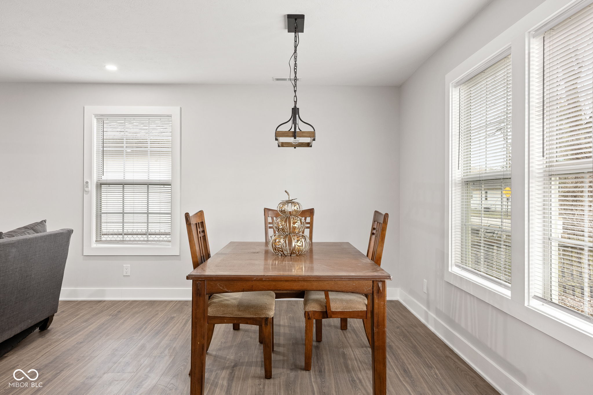 4156 W Bertha