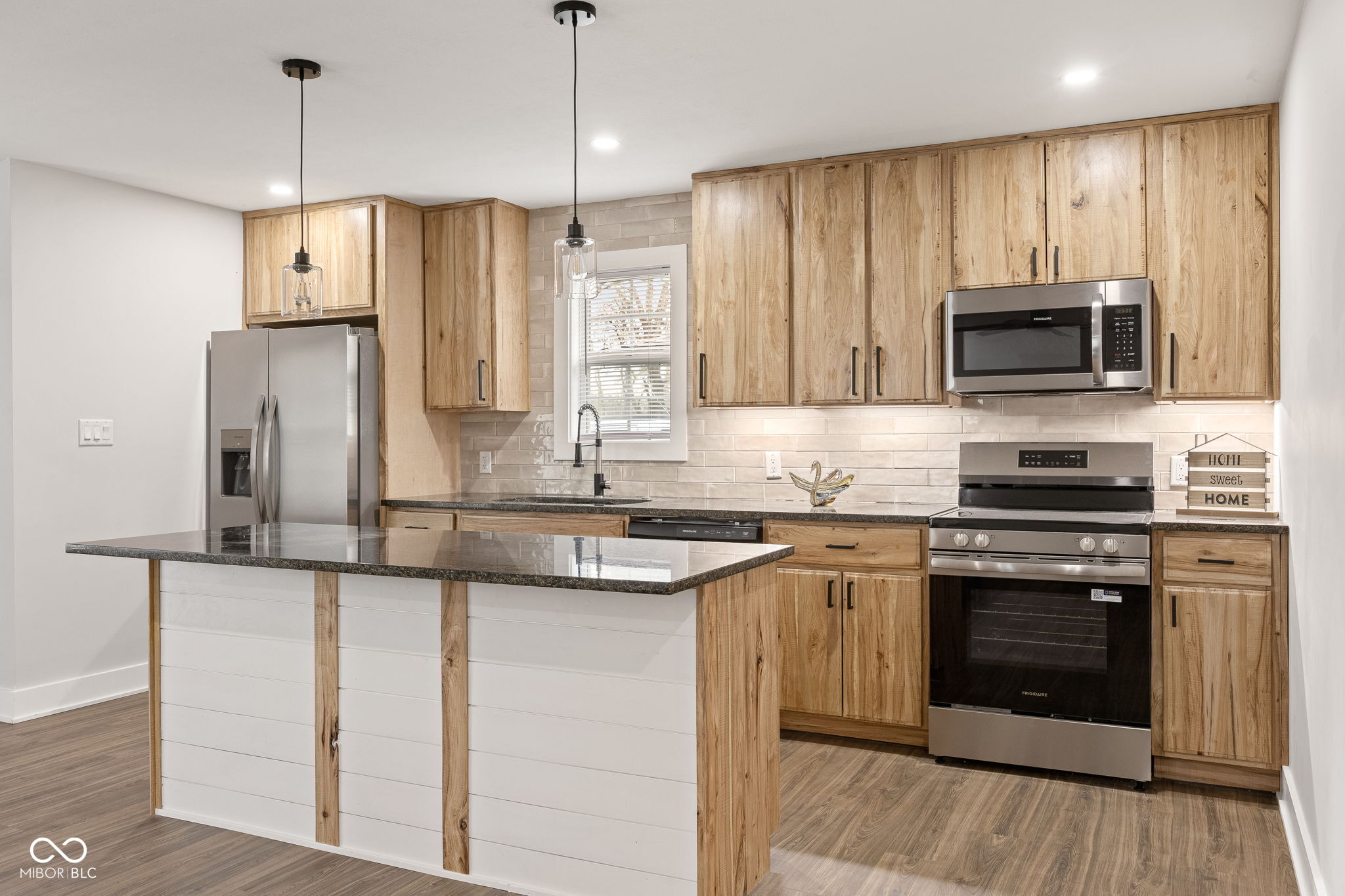4156 W Bertha
