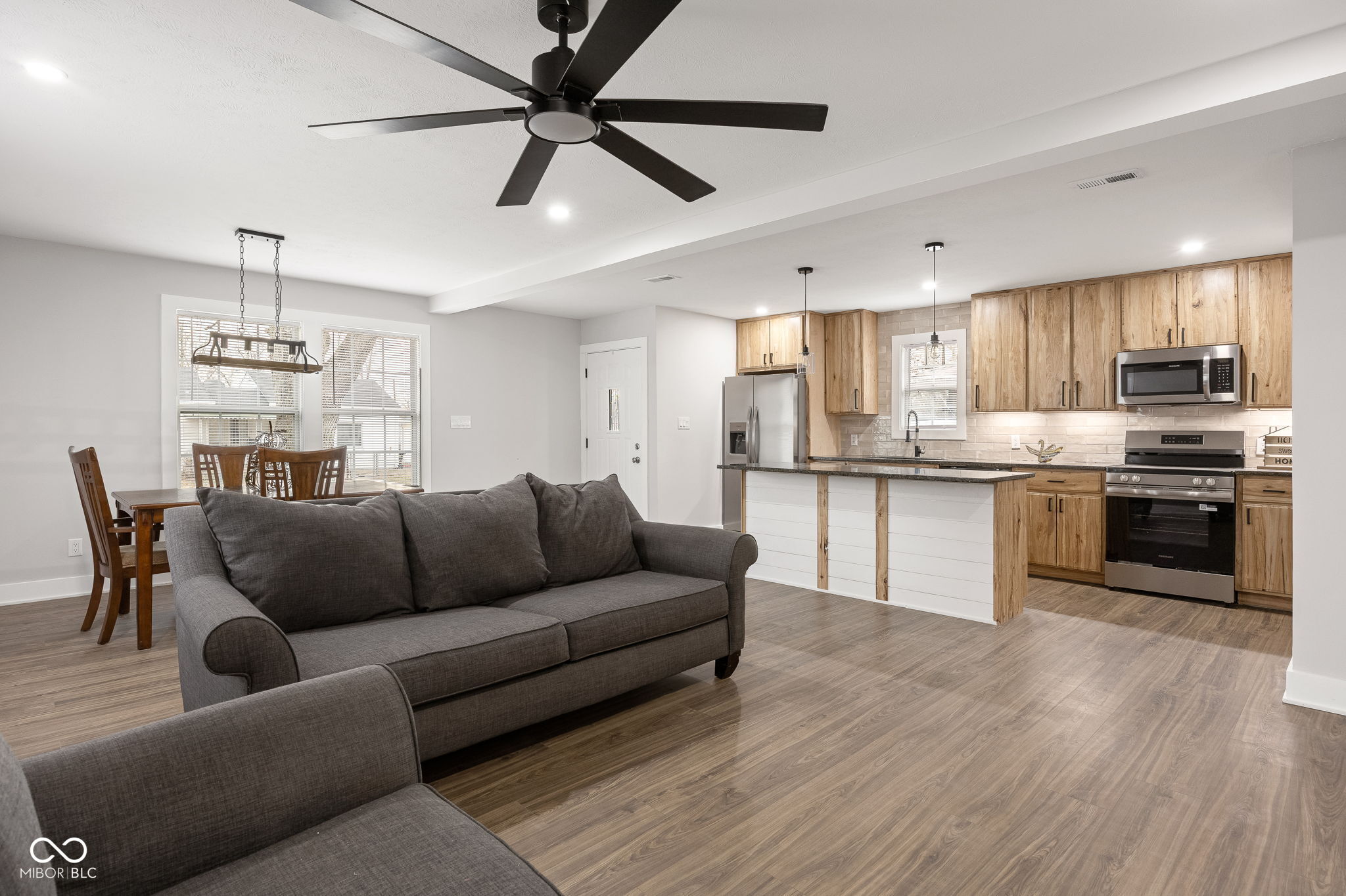 4156 W Bertha