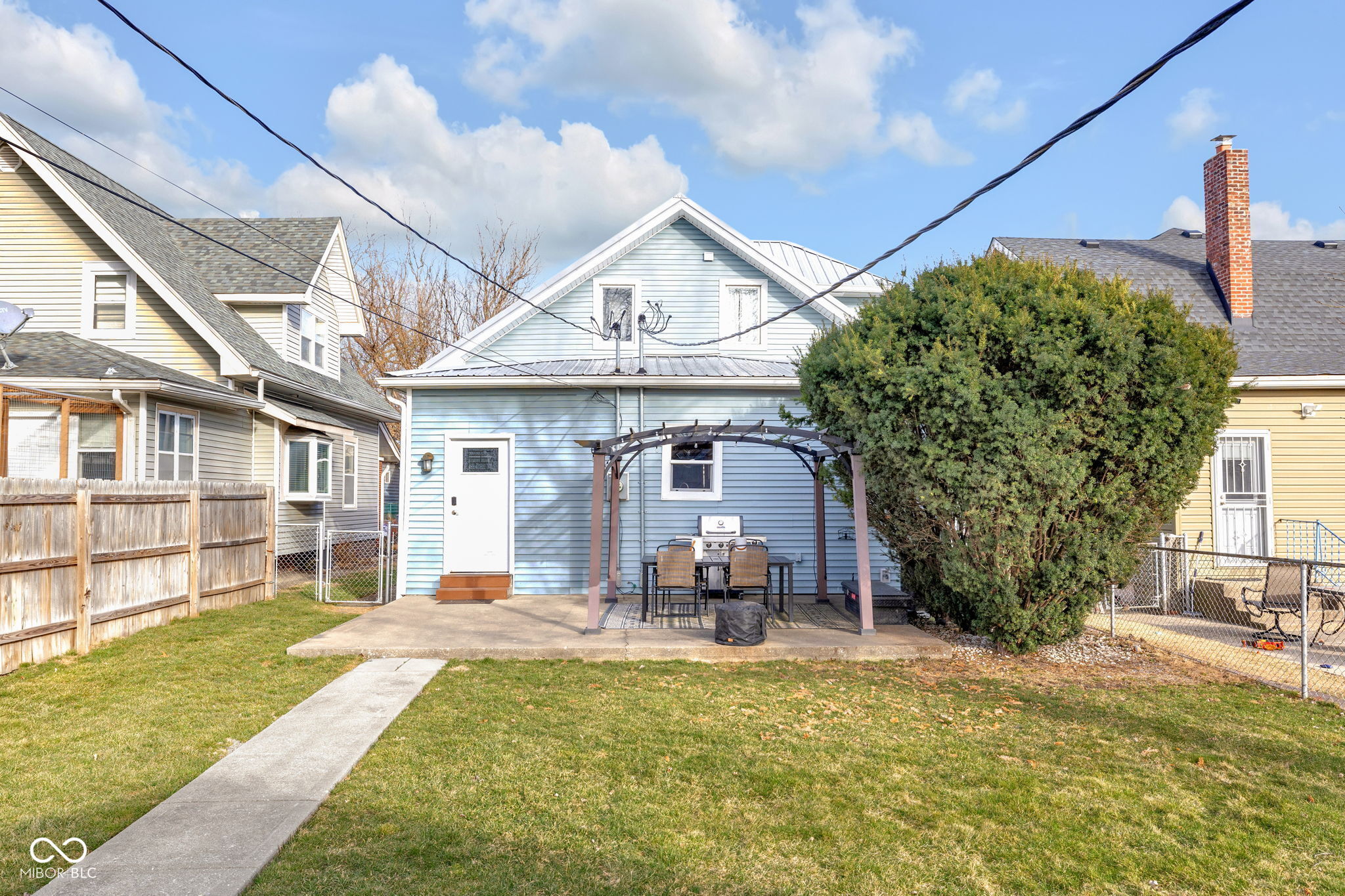 1414 Leonard Street